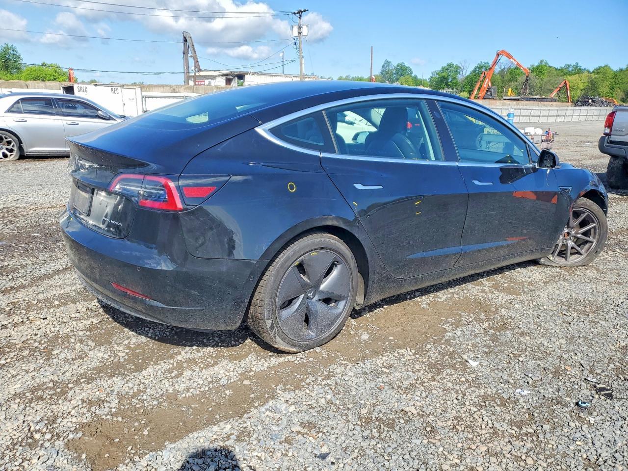 2019 Tesla Model 3 - Фото 3