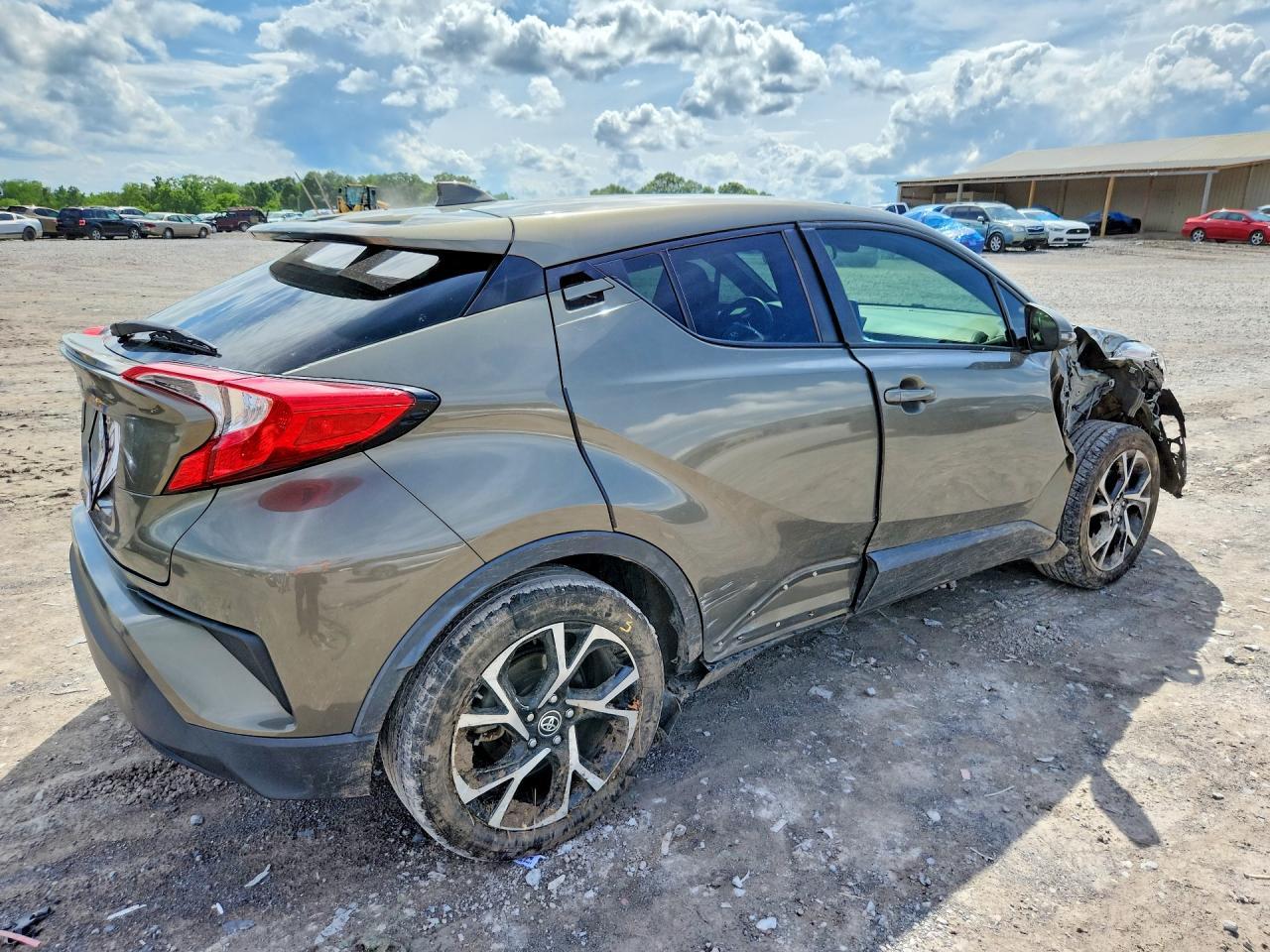 2021 Toyota C-Hr Xle - Image 3
