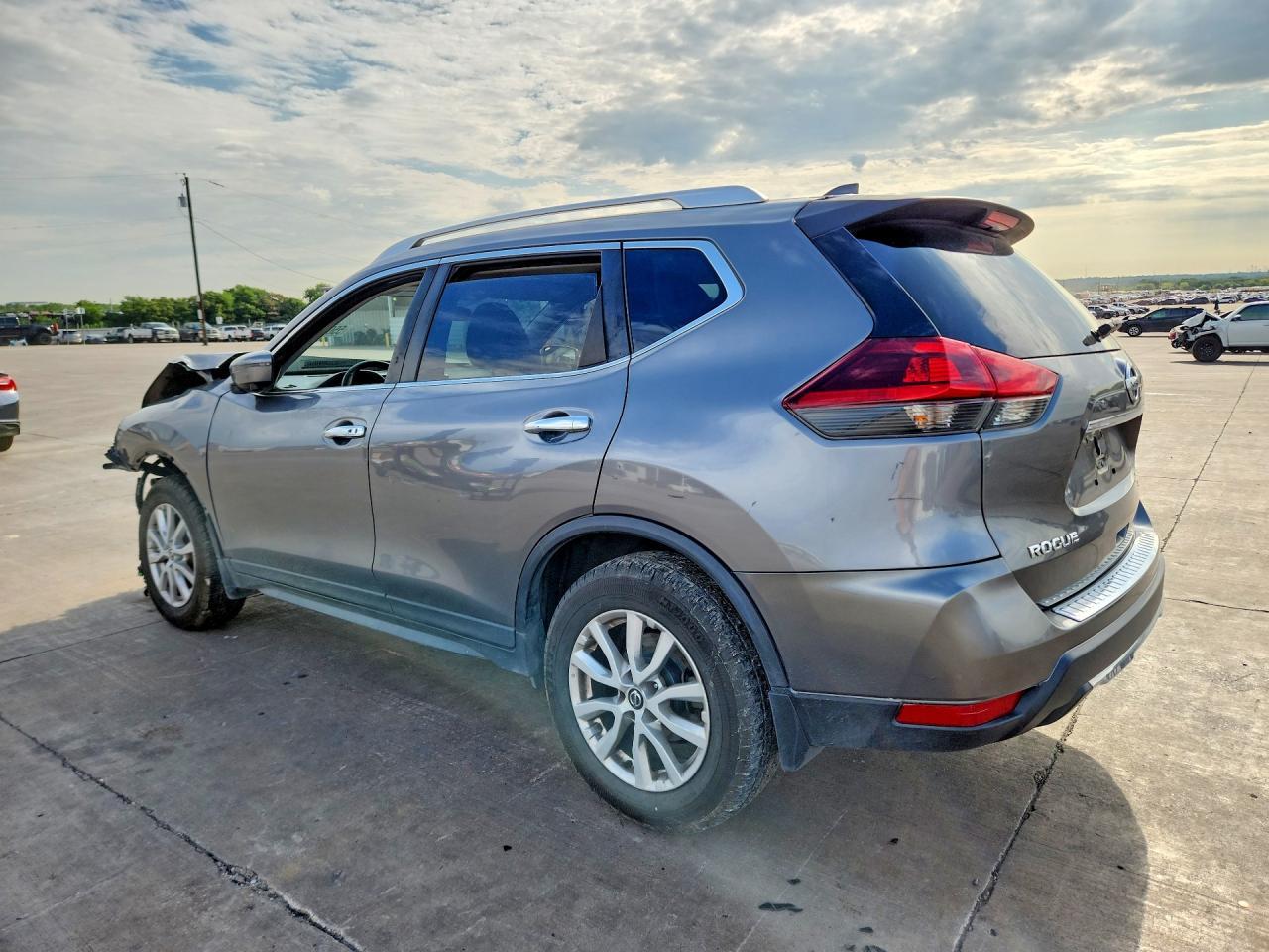 2018 Nissan Rogue Sv - Image 2