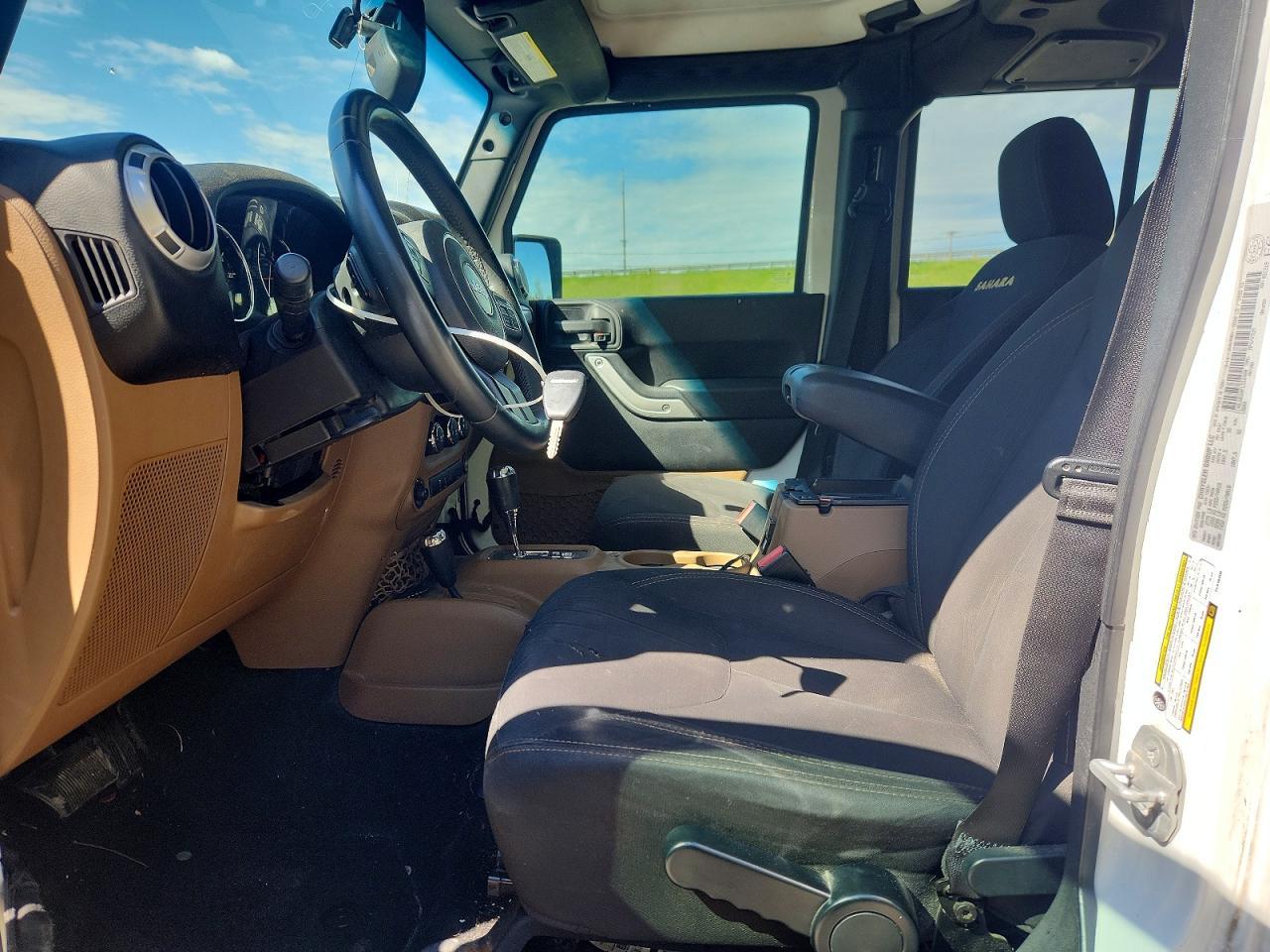 2015 Jeep Wrangler Unlimited Sahara - Image 7
