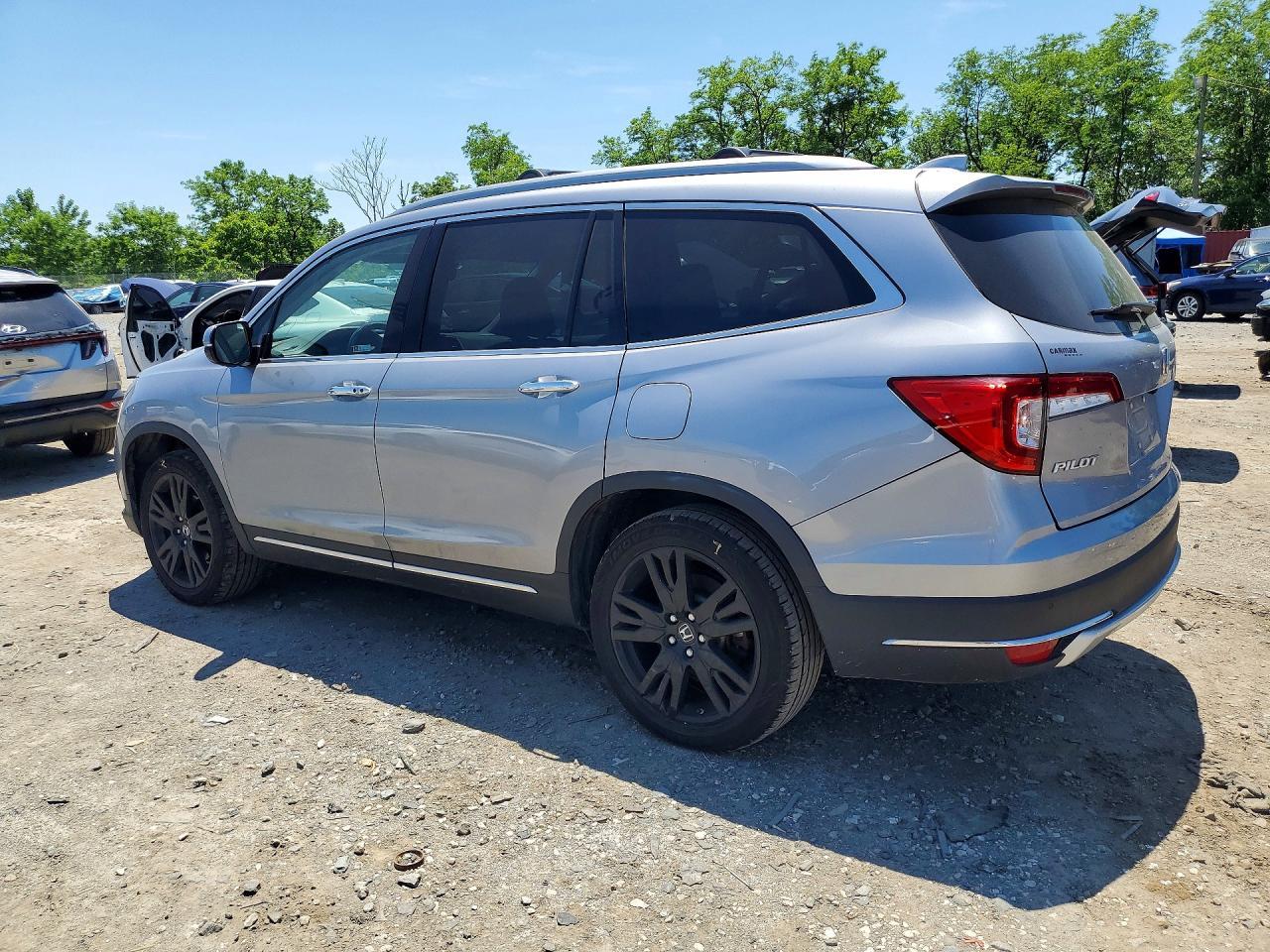 2022 Honda Pilot Touring - Image 2