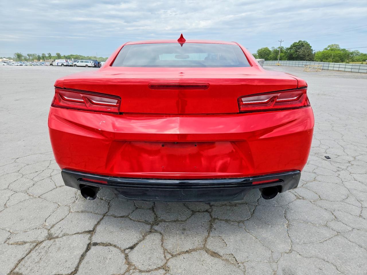2017 Chevrolet Camaro Ls - Фото 6