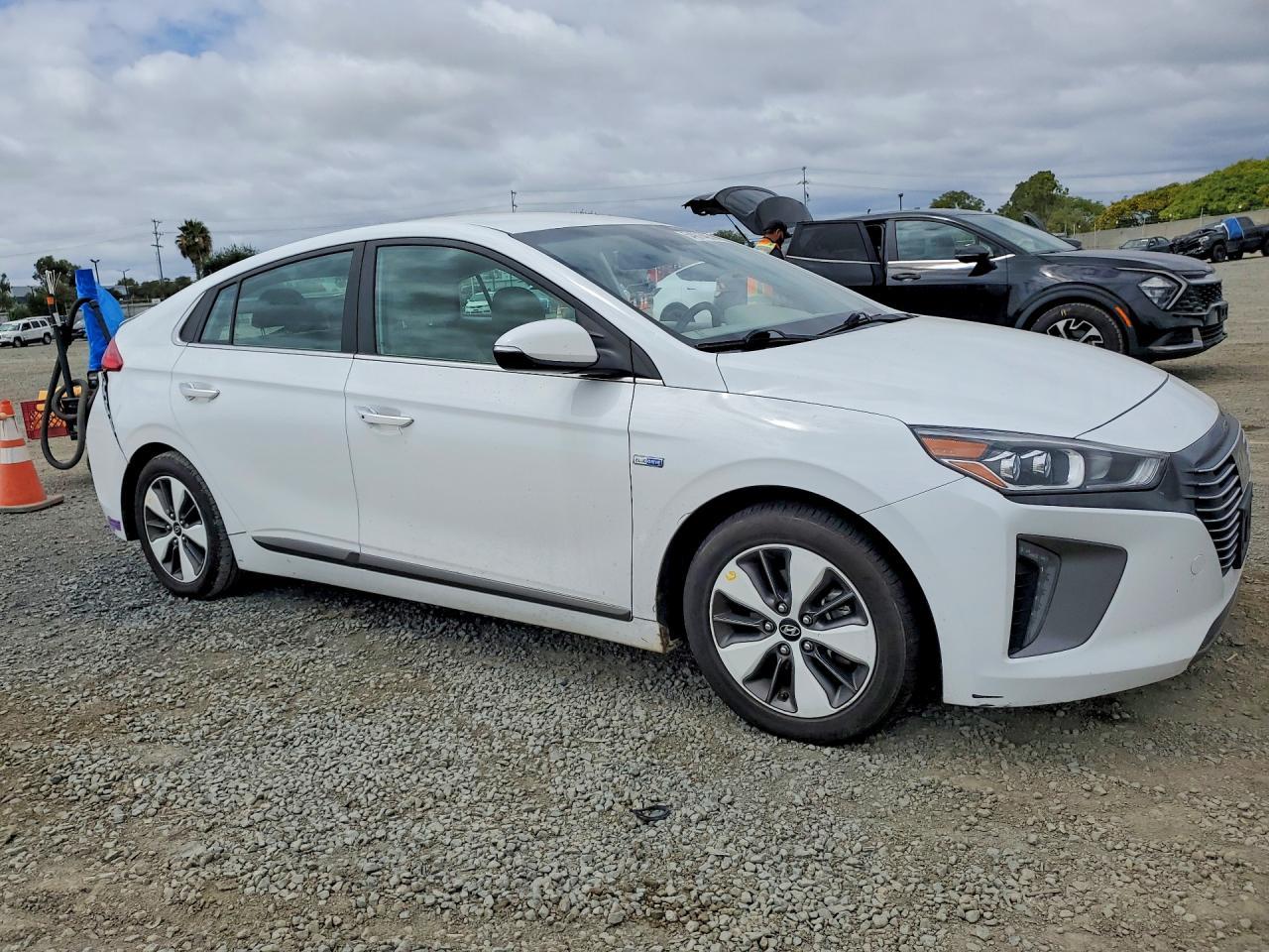 2019 Hyundai Ioniq Limited - Image 4