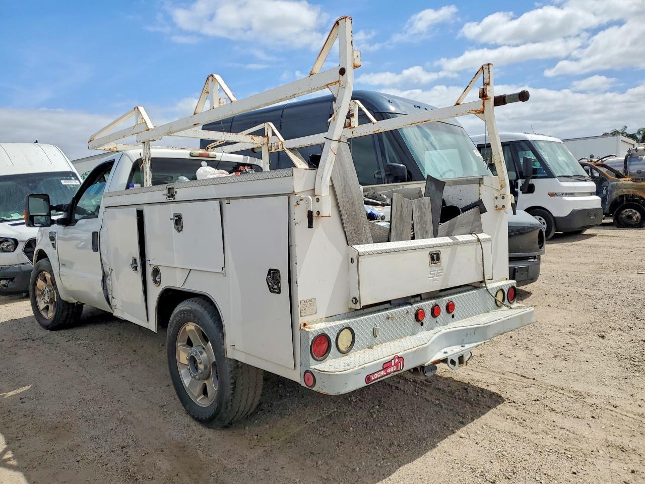 2008 Ford F350 Super Duty Utility / Service Truck - Фото 2