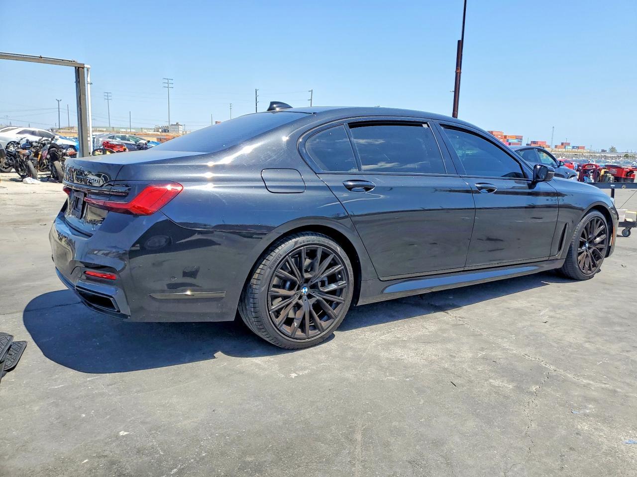 2021 BMW 750 Xi - Image 3