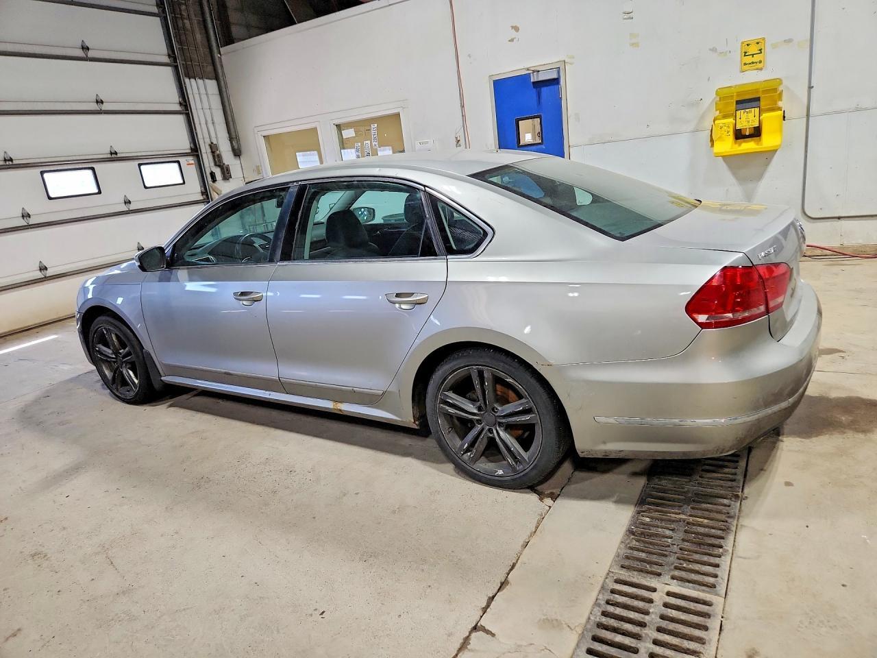 2014 Volkswagen Passat 2.0L Tdi Sel Premium - Image 2