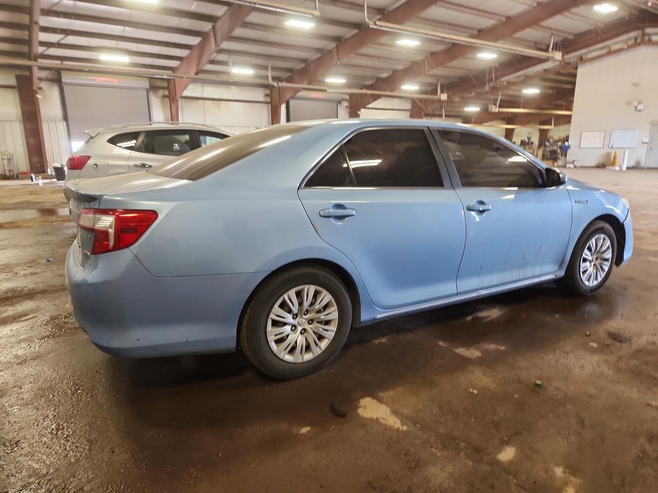 2012 Toyota Camry Hybrid Le - Image 3