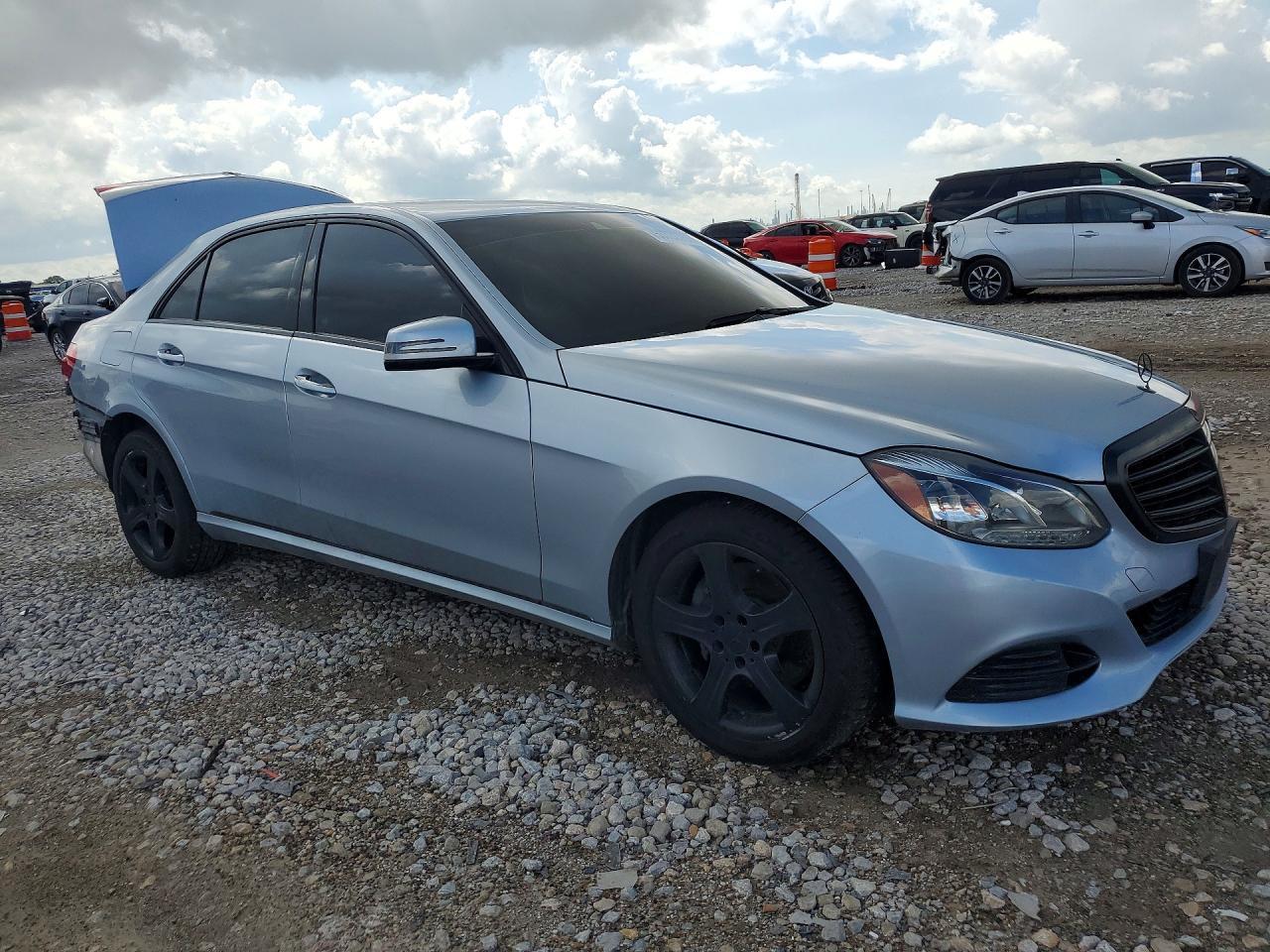 2016 Mercedes-Benz E Class E350 4D Seda - Image 4
