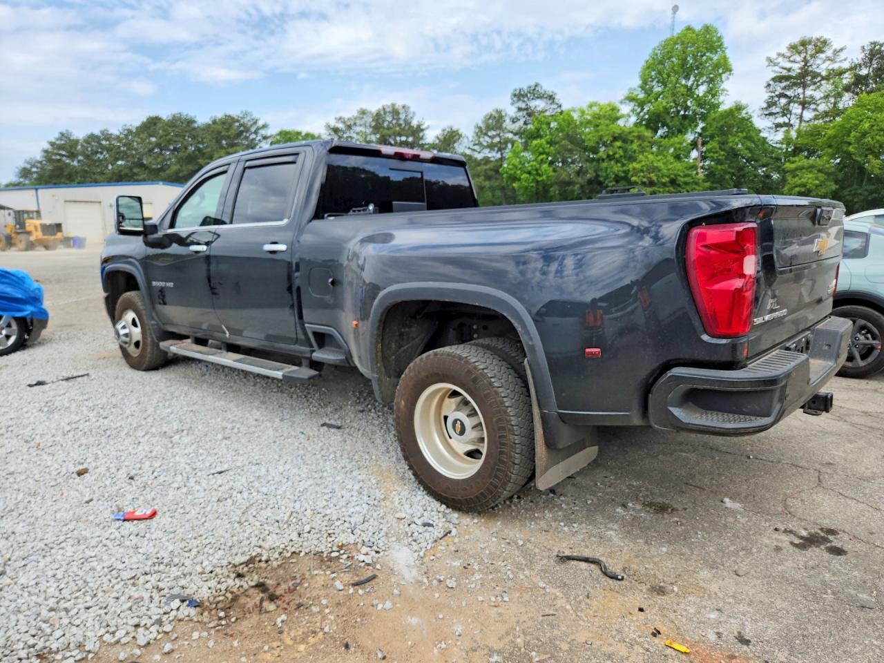 2022 Chevrolet Silverado K3500 High Country - Фото 2