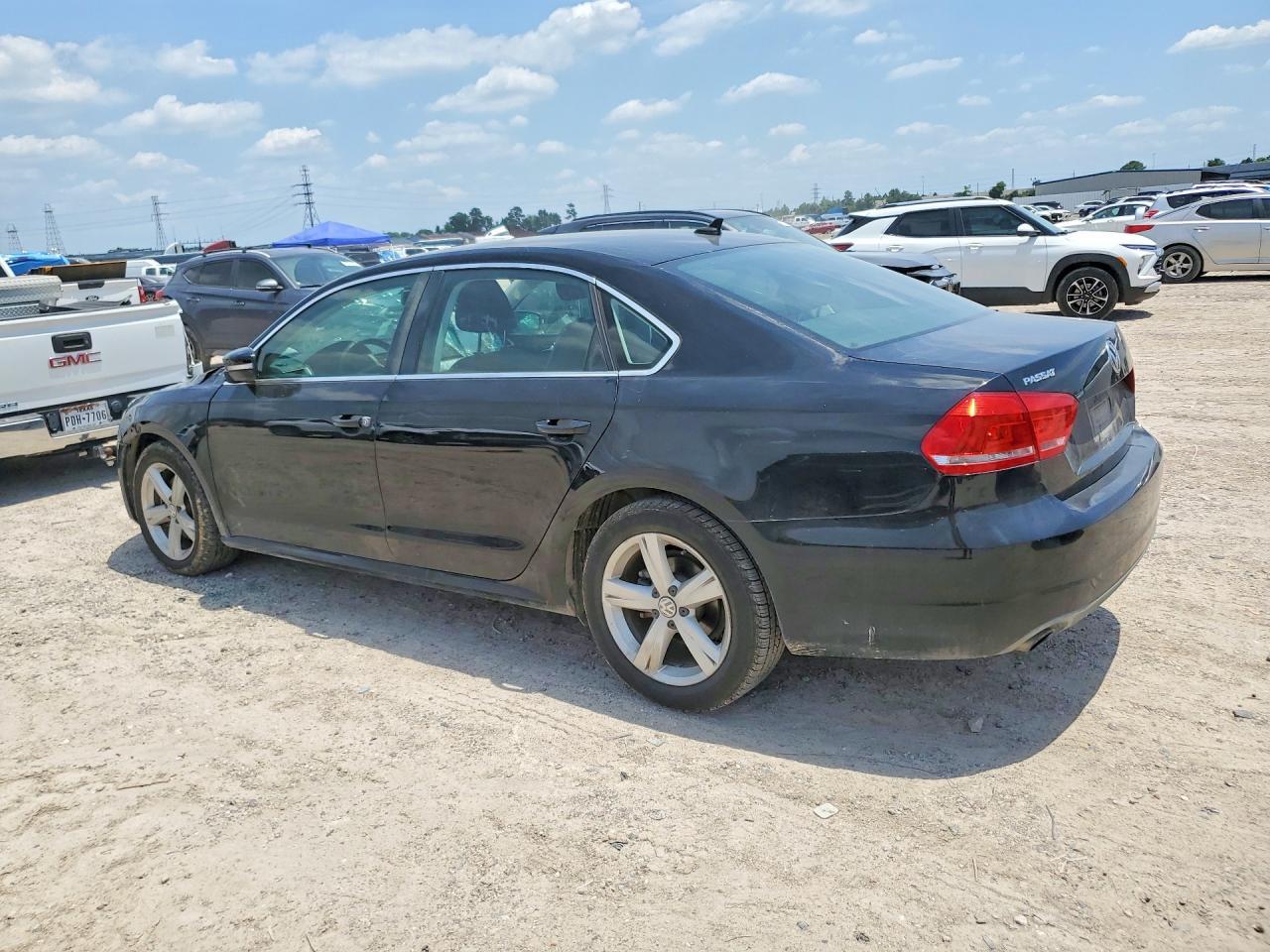2013 Volkswagen Passat Se - Фото 2