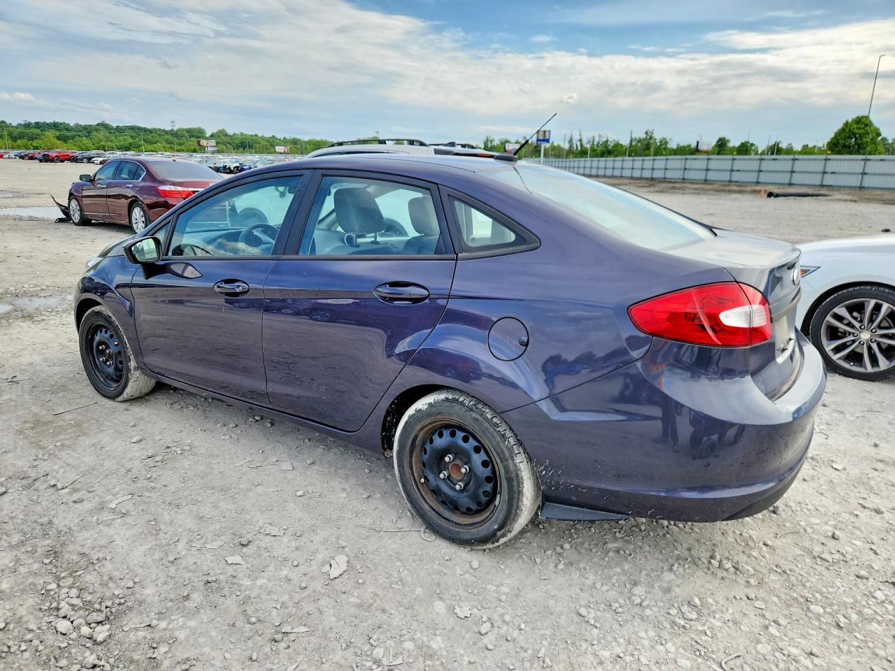2013 Ford Fiesta - Image 2