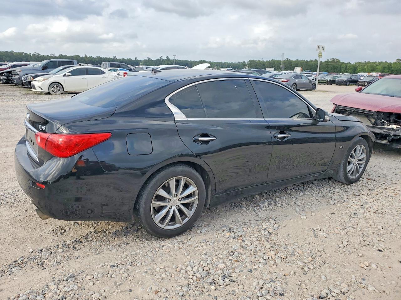 2016 Infiniti Q50 3.0T Premium - Фото 3