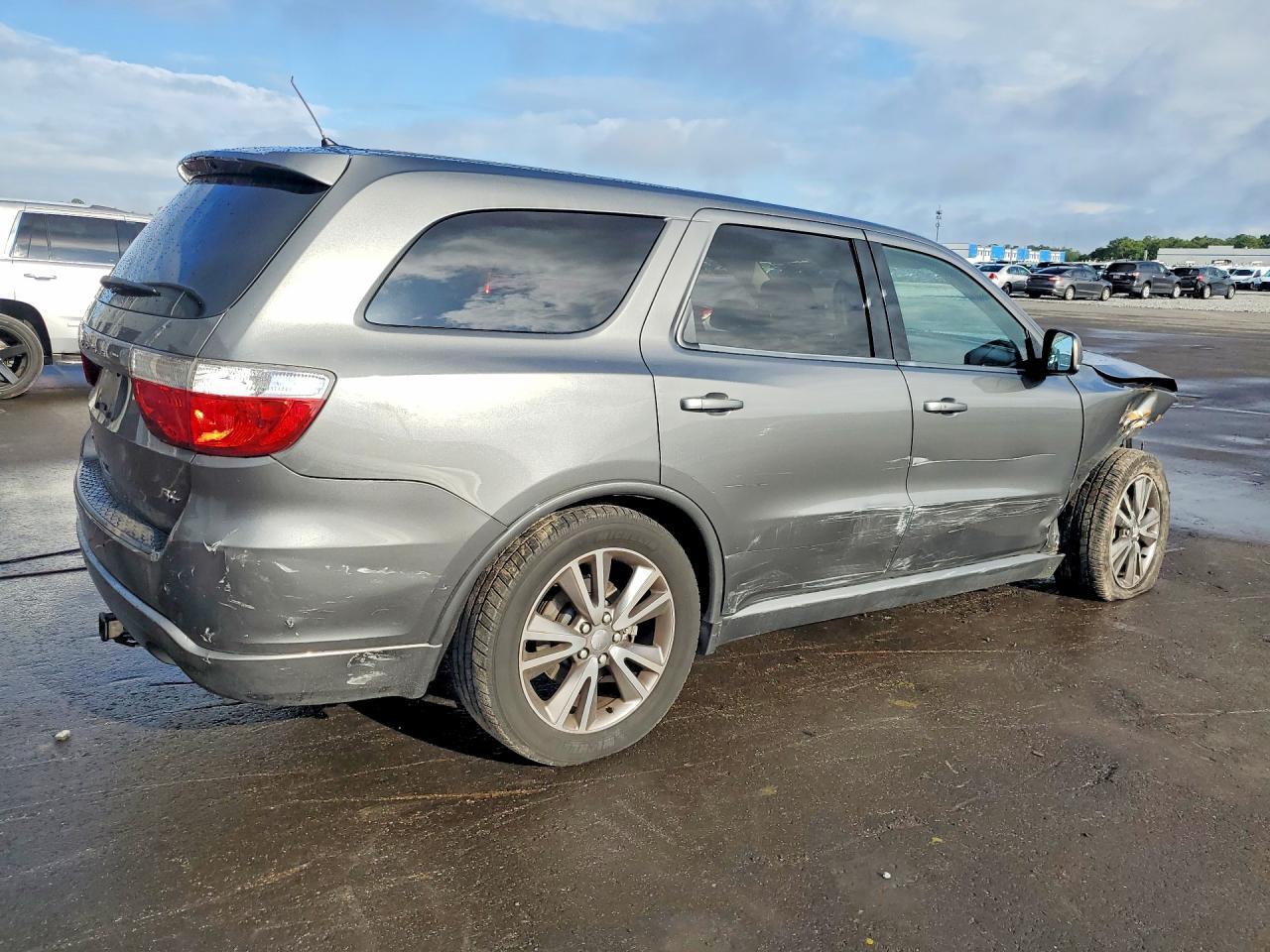 2013 Dodge Durango R - Image 3