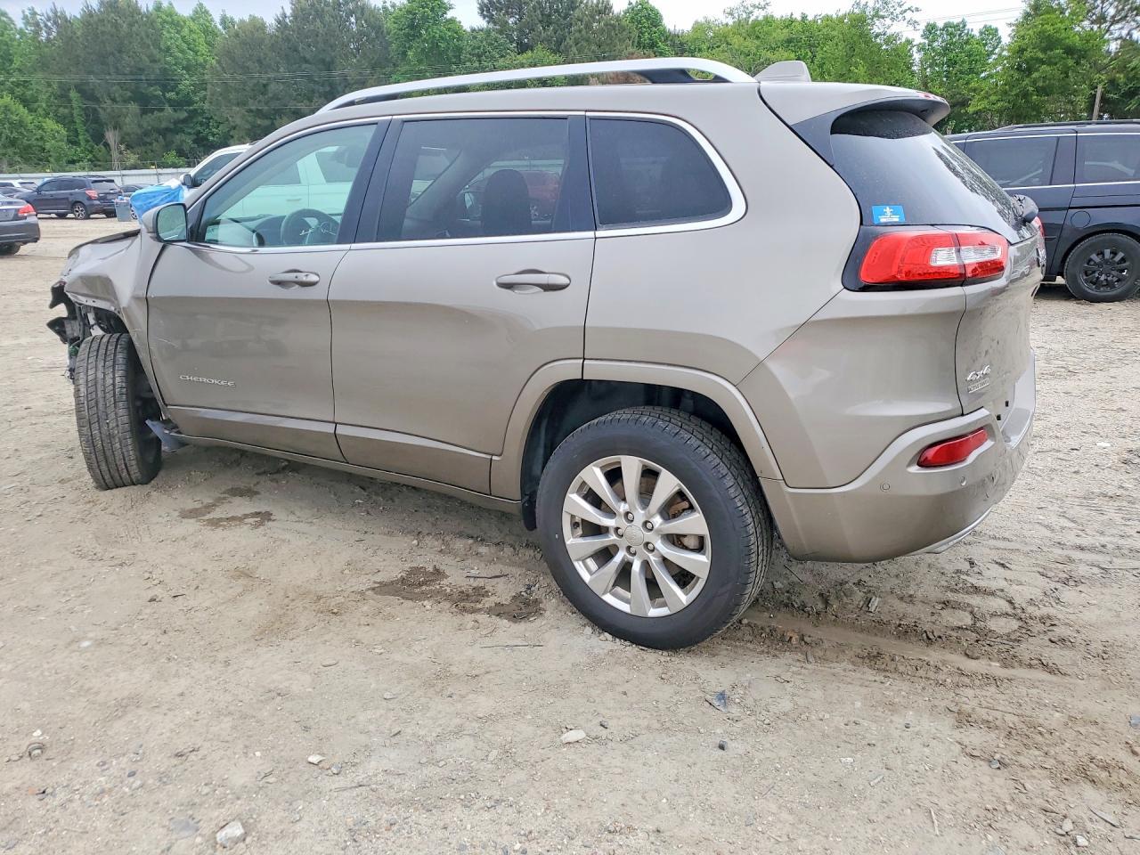 2016 Jeep Cherokee Overland - Image 2
