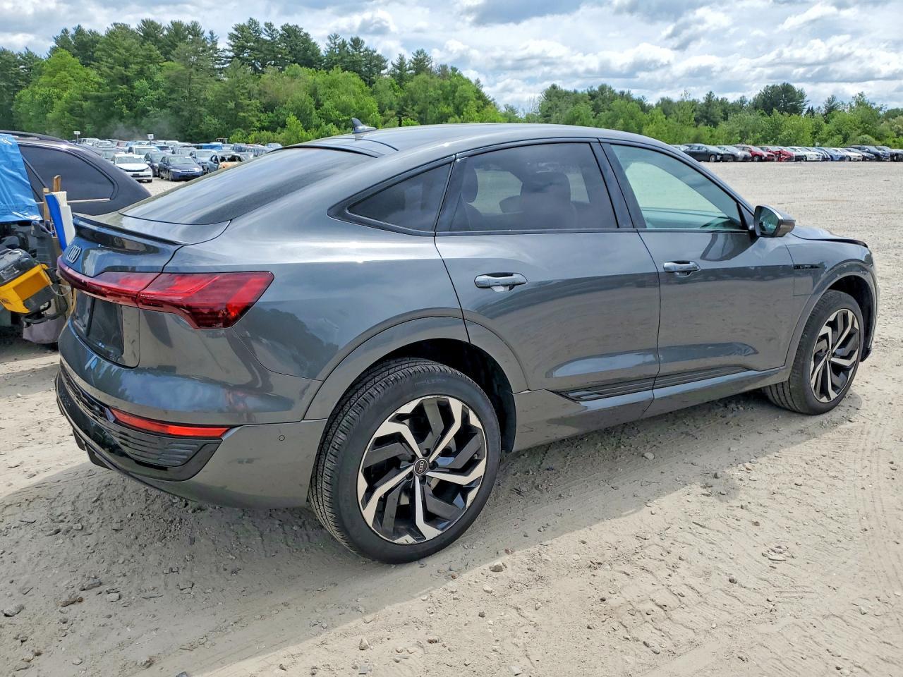 2024 Audi Q8 E-Tron Sportback Premium Plus - Фото 3