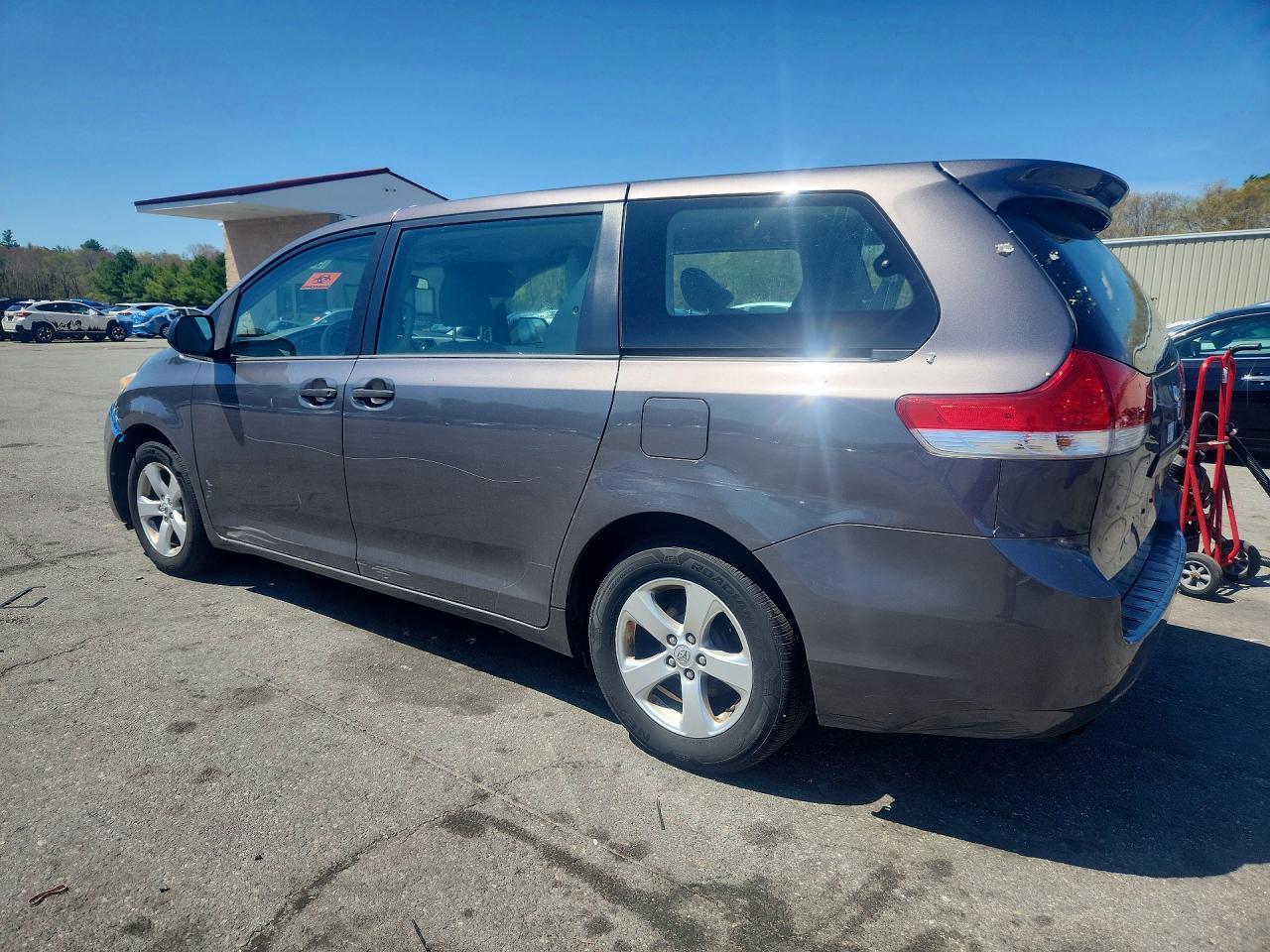 2014 Toyota Sienna L 7-Passenger - Фото 2