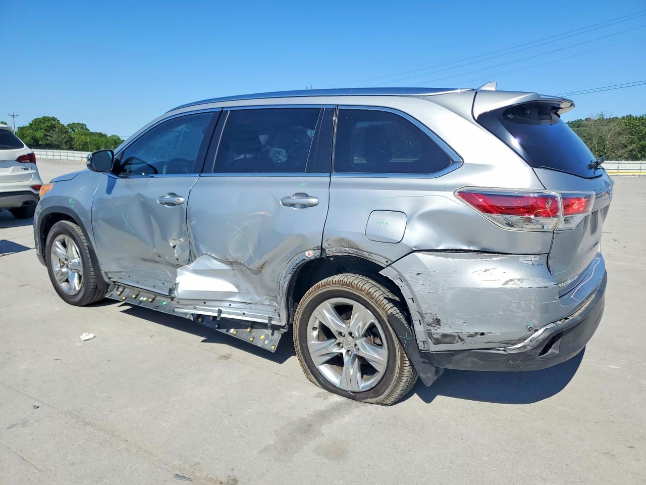 2015 Toyota Highlander Limited - Image 2