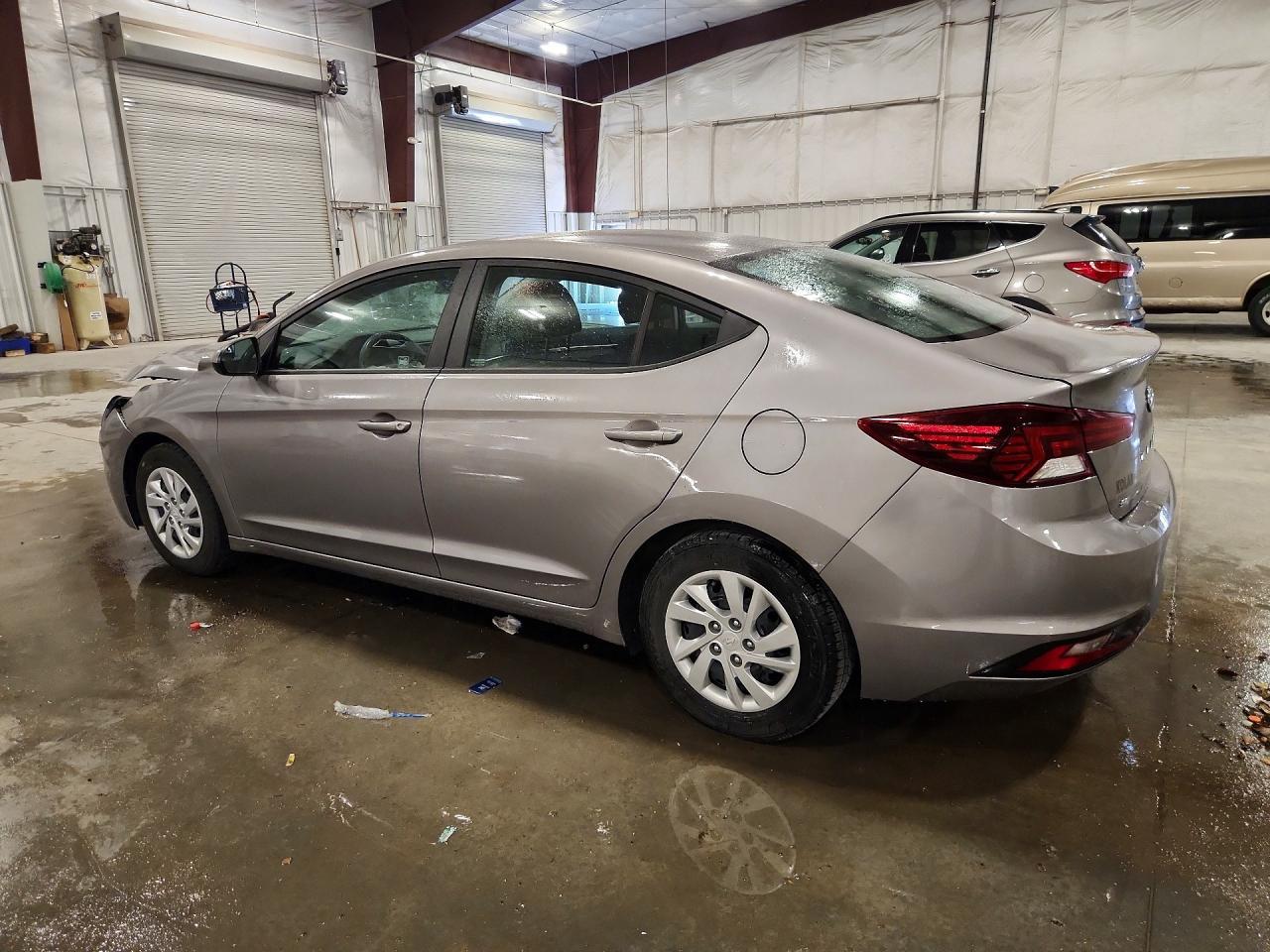 2020 Hyundai Elantra Se - Фото 2