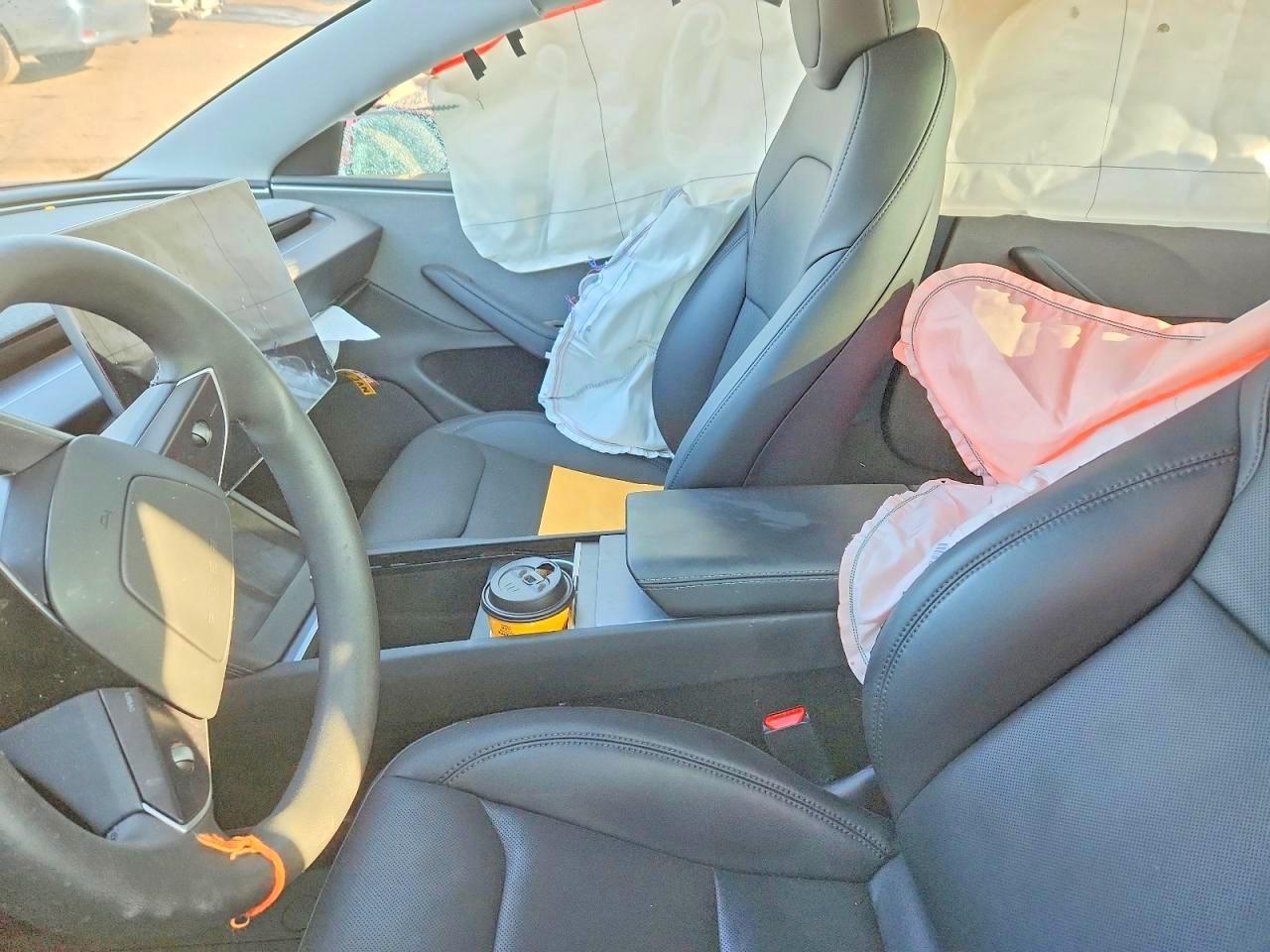 2025 Tesla Model 3 - Фото 7