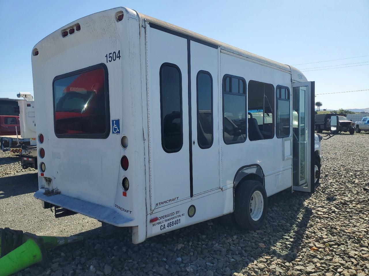 2013 Ford Econoline E350 Super Duty Cutaway Van - Image 4