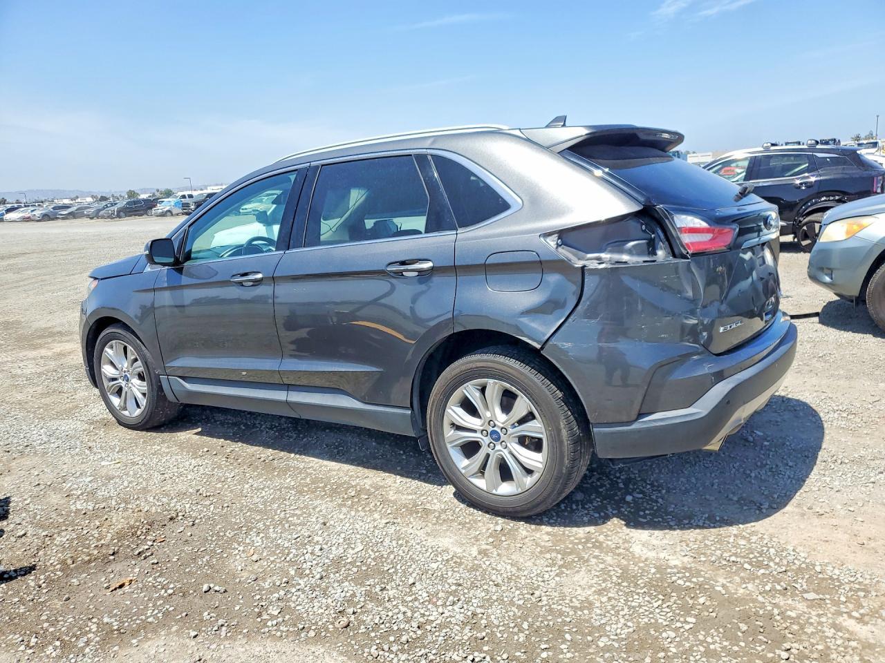2020 Ford Edge Titanium - Фото 2
