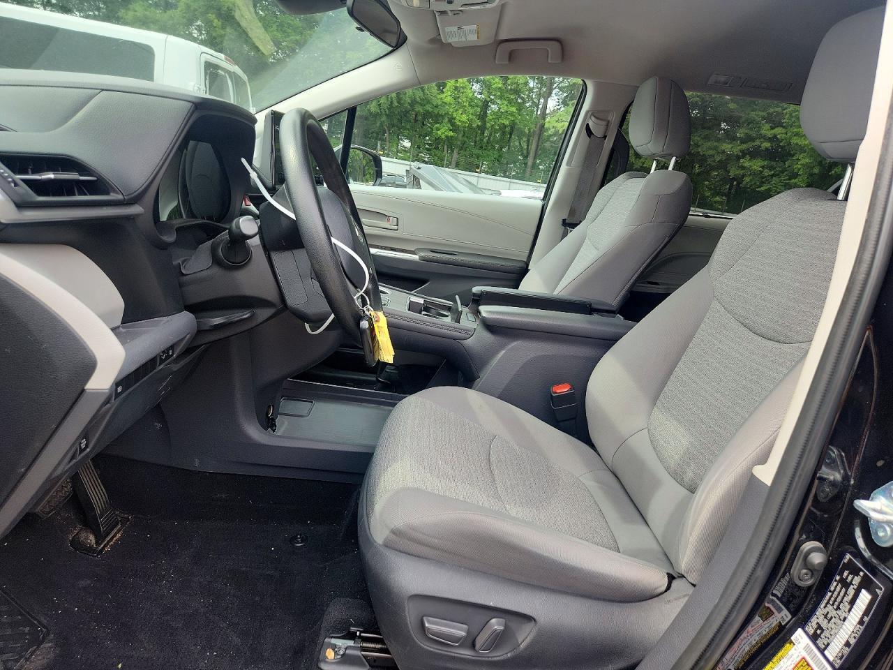 2021 Toyota Sienna Le - Image 7