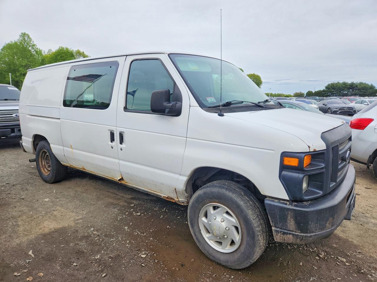 2013 Ford Econoline E150 Van - Фото 4