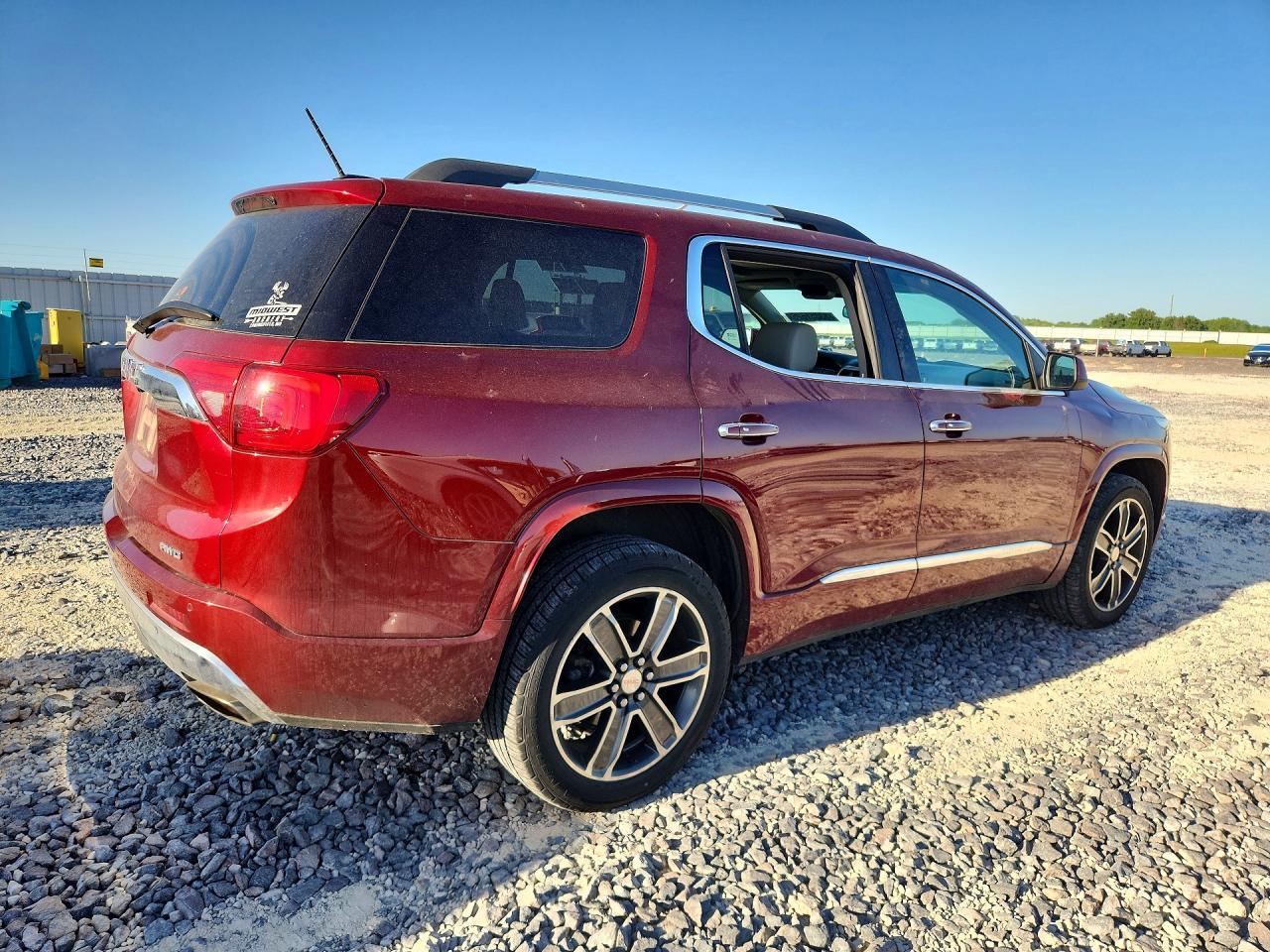 2018 GMC Acadia Denali - Image 3