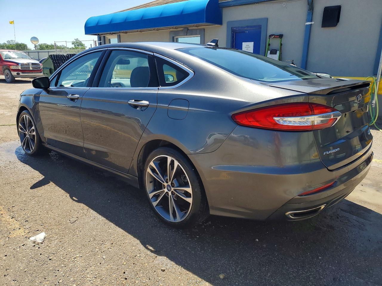 2019 Ford Fusion Titanium - Фото 2