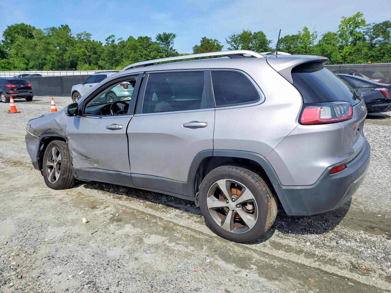 2019 Jeep Cherokee Limited - Image 2