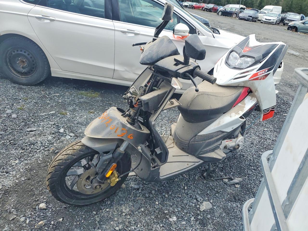 2022 Aprilia Sr Motard 50 - Image 3