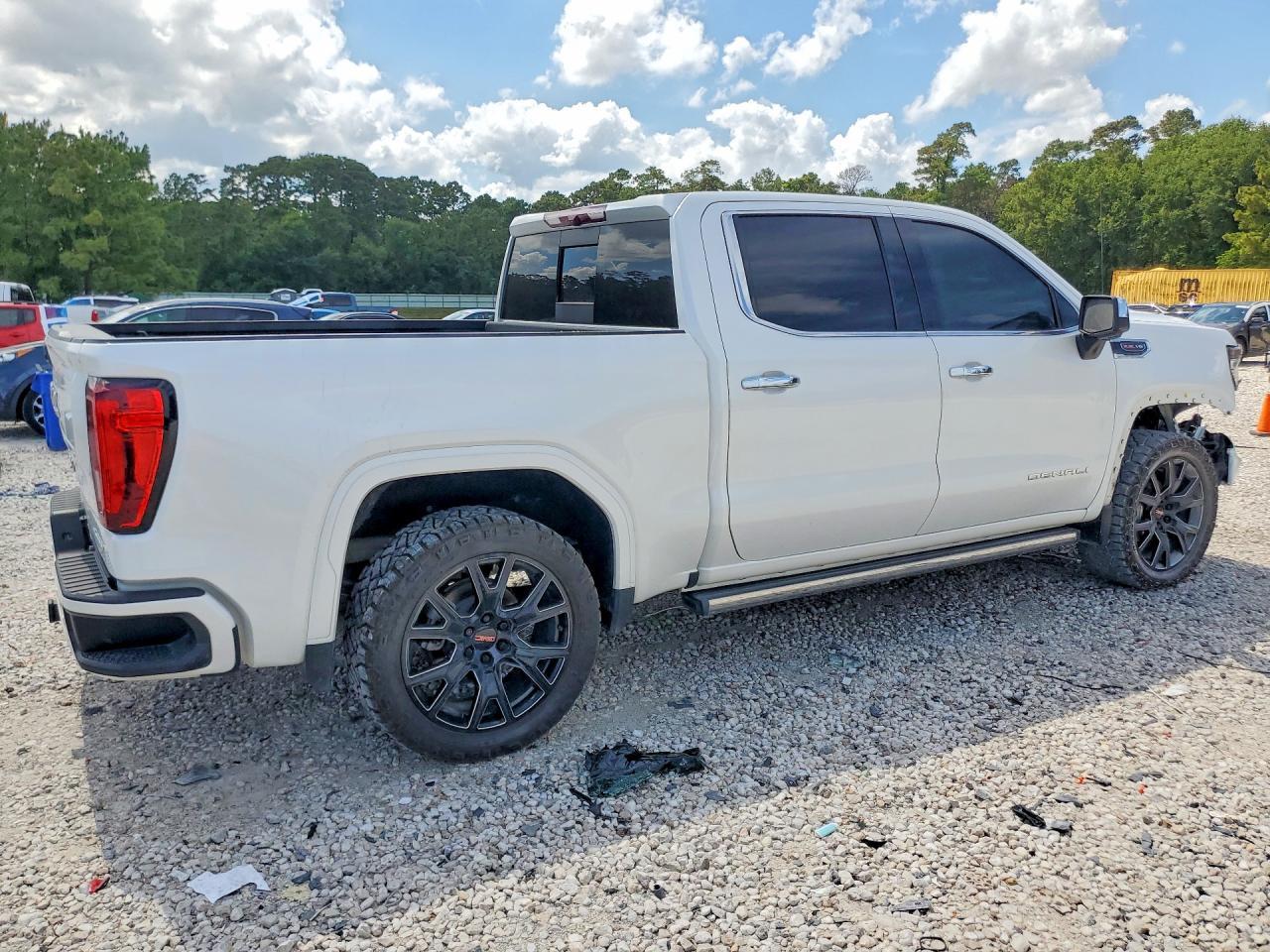 2022 GMC Sierra K1500 Denali - Image 3