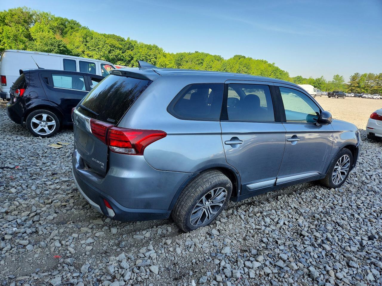 2017 Mitsubishi Outlander Se - Image 3