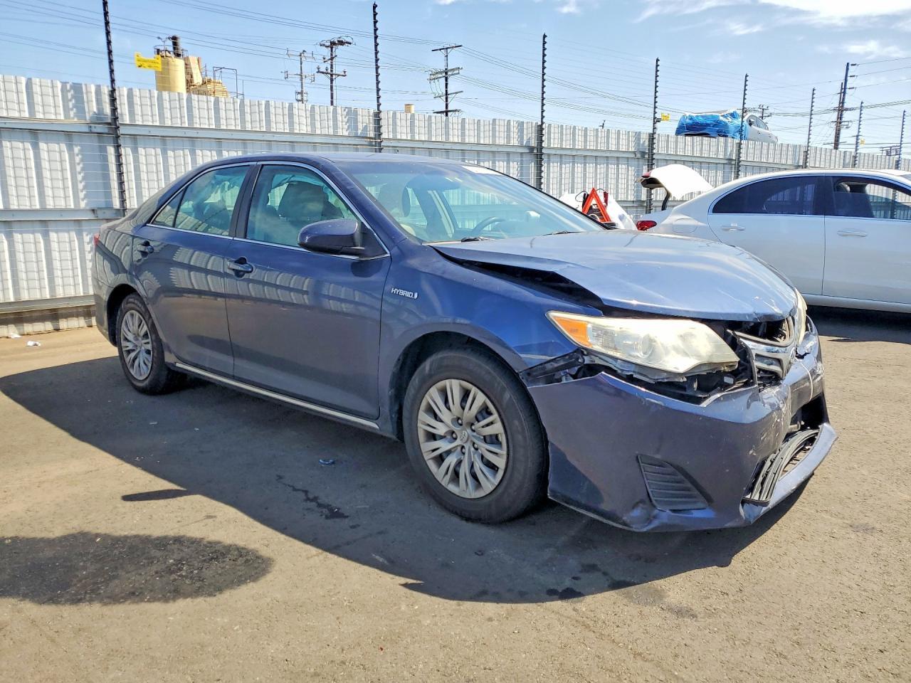 2014 Toyota Camry Hybrid Le - Image 4