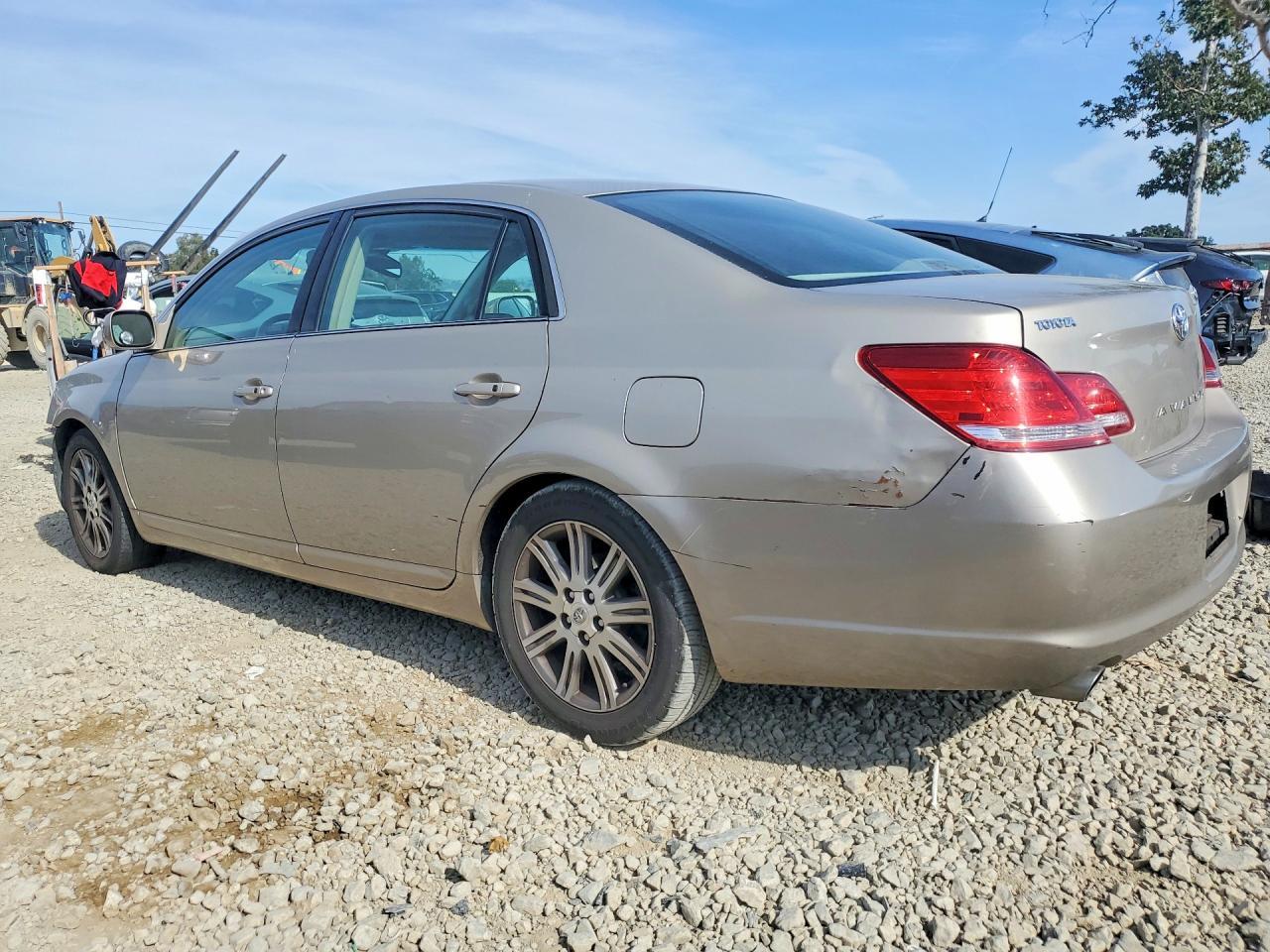 2006 Toyota Avalon Limited - Image 2