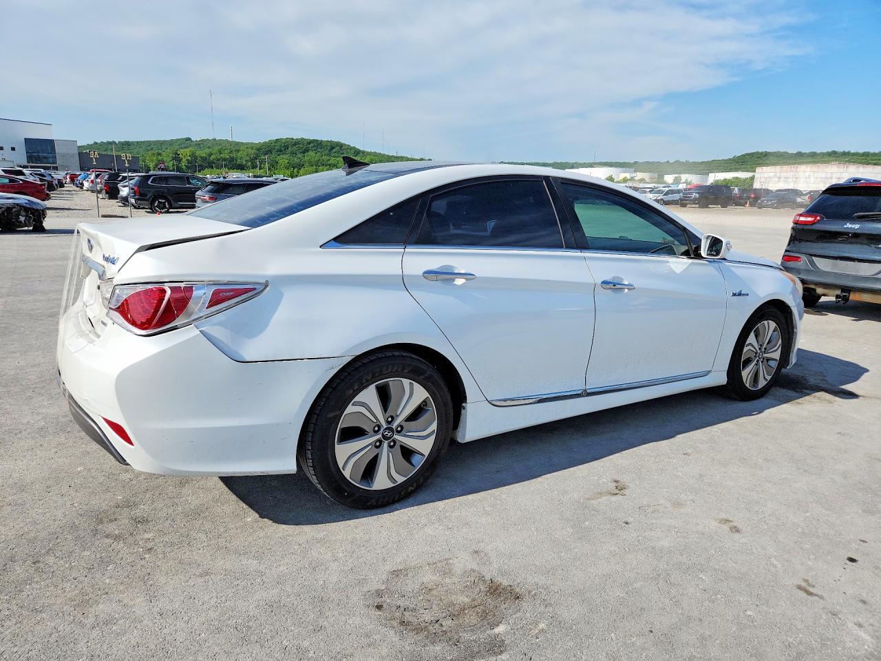 2015 Hyundai Sonata Hybrid Limited - Image 3