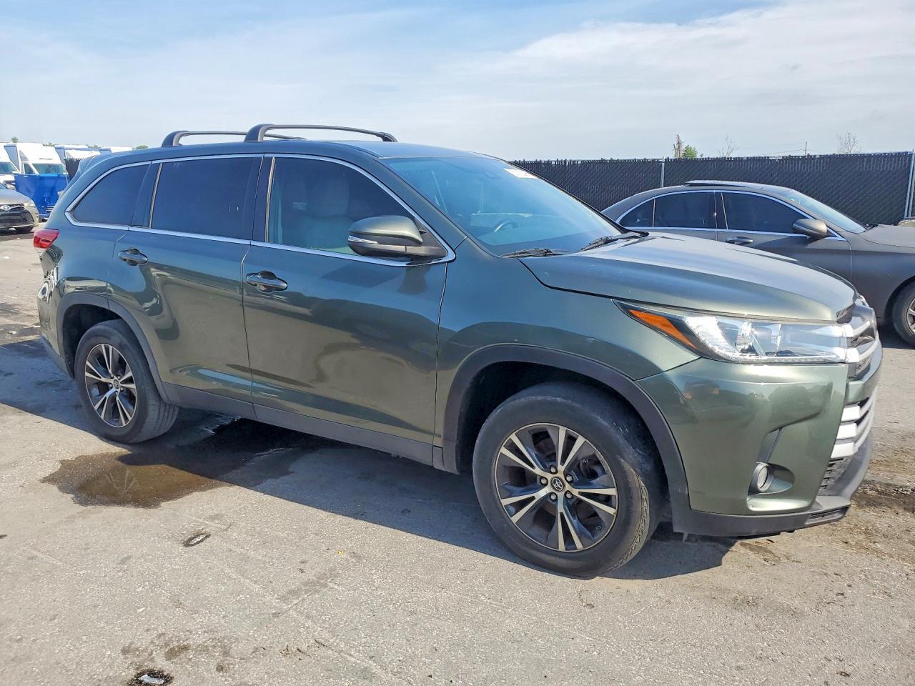 2019 Toyota Highlander Le Plus - Фото 4