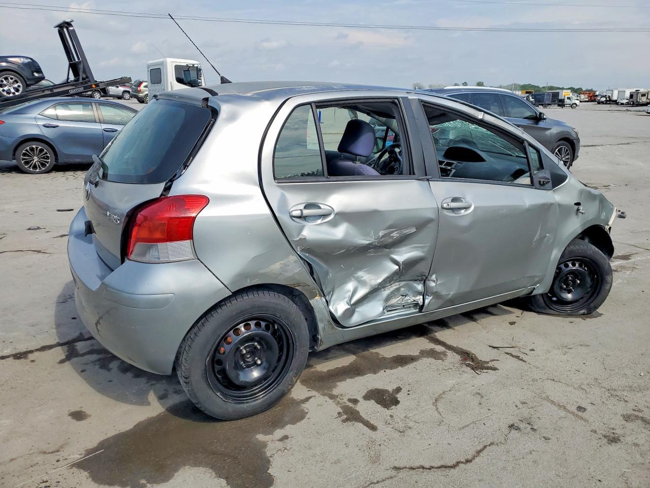 2010 Toyota Yaris Base - Image 3