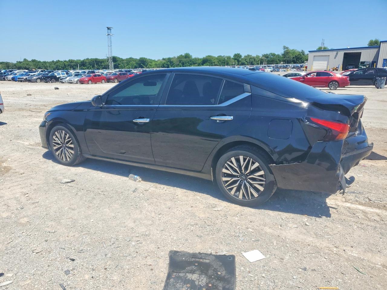 2023 Nissan Altima - Фото 2