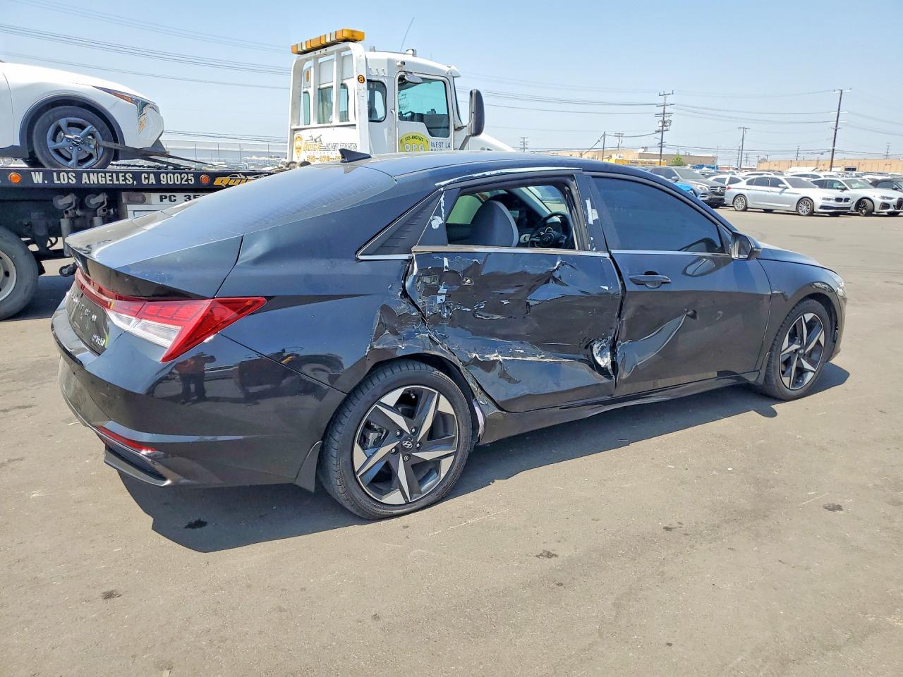 2023 Hyundai Elantra Limited - Image 3