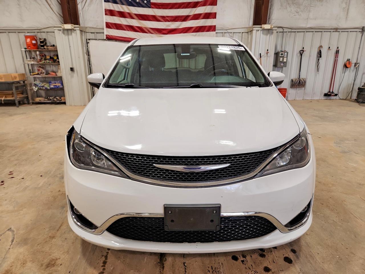 2017 Chrysler Pacifica Touring L - Фото 5