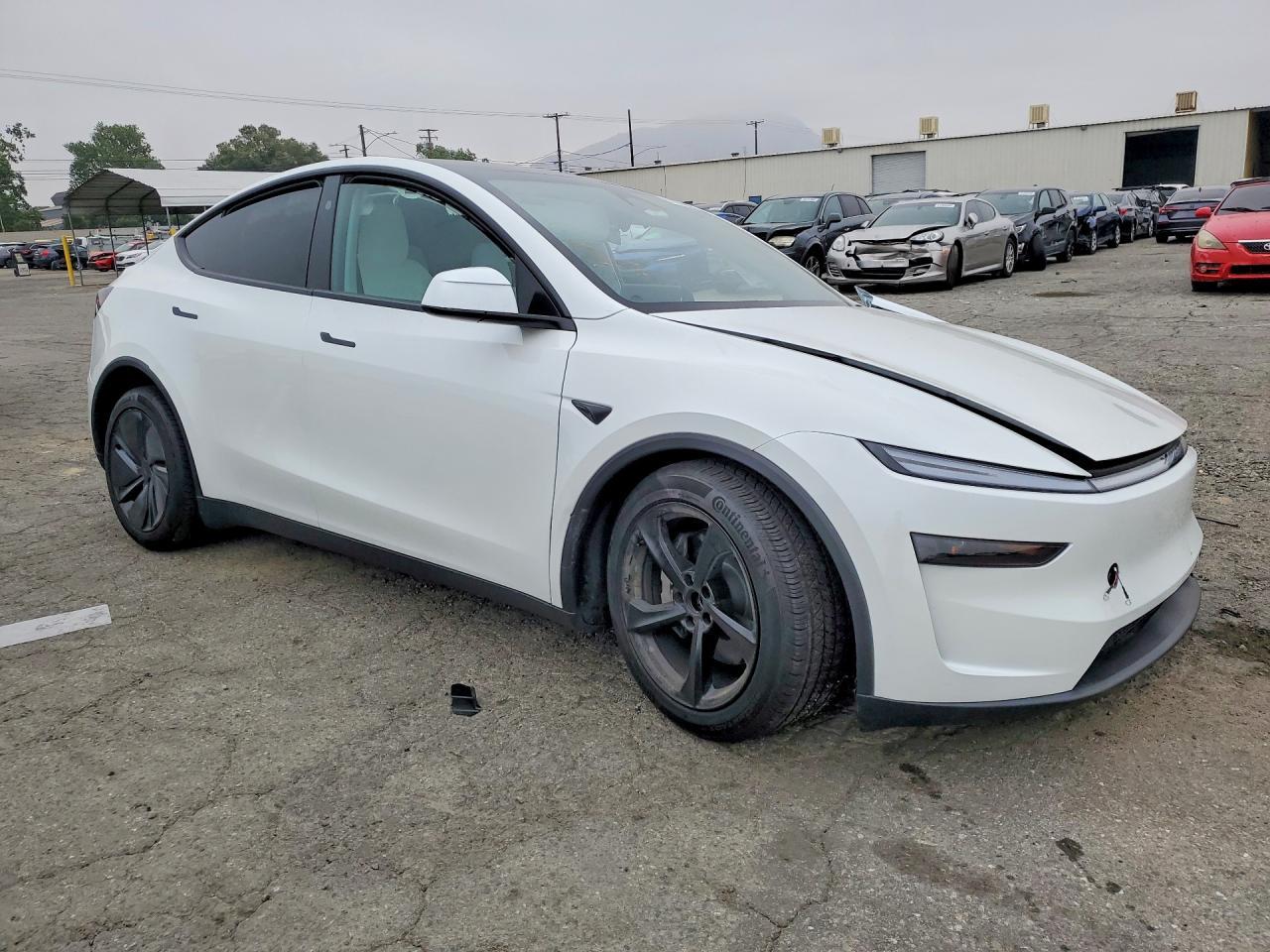 2026 Tesla Model Y - Фото 4