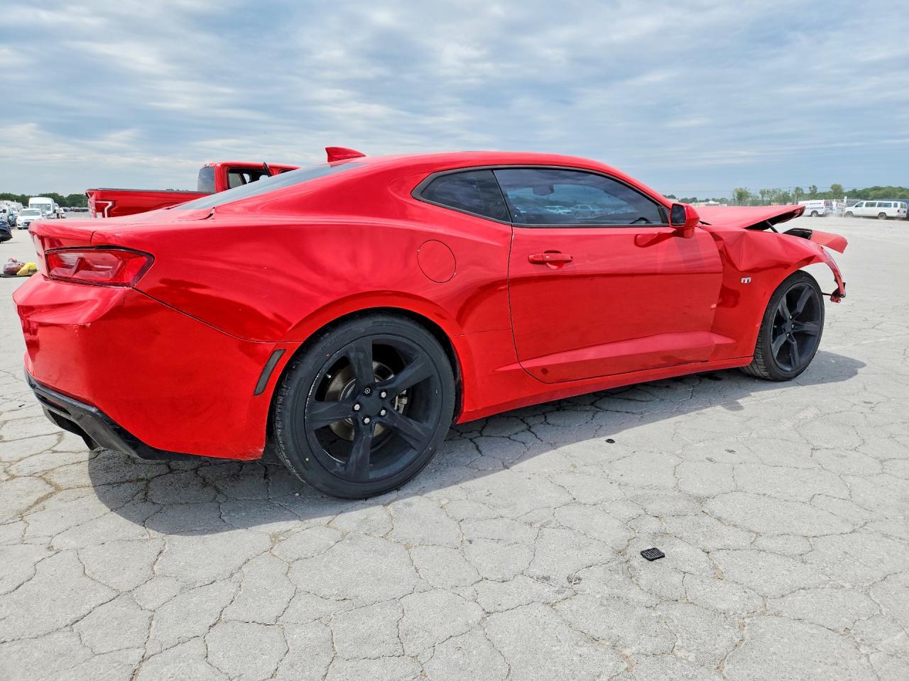 2017 Chevrolet Camaro Ls - Фото 3