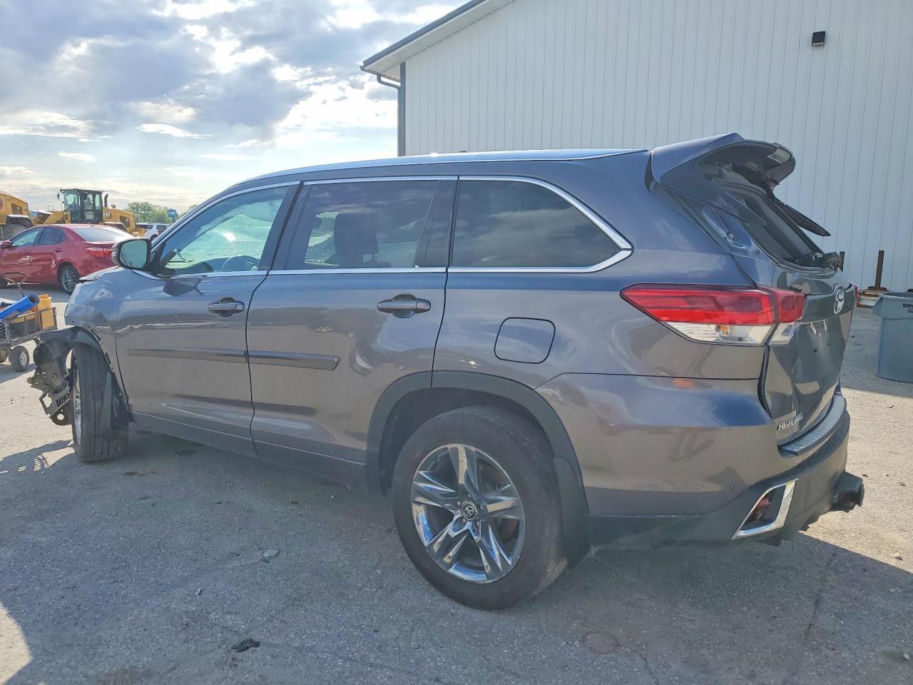 2019 Toyota Highlander Limited Platinum - Фото 2