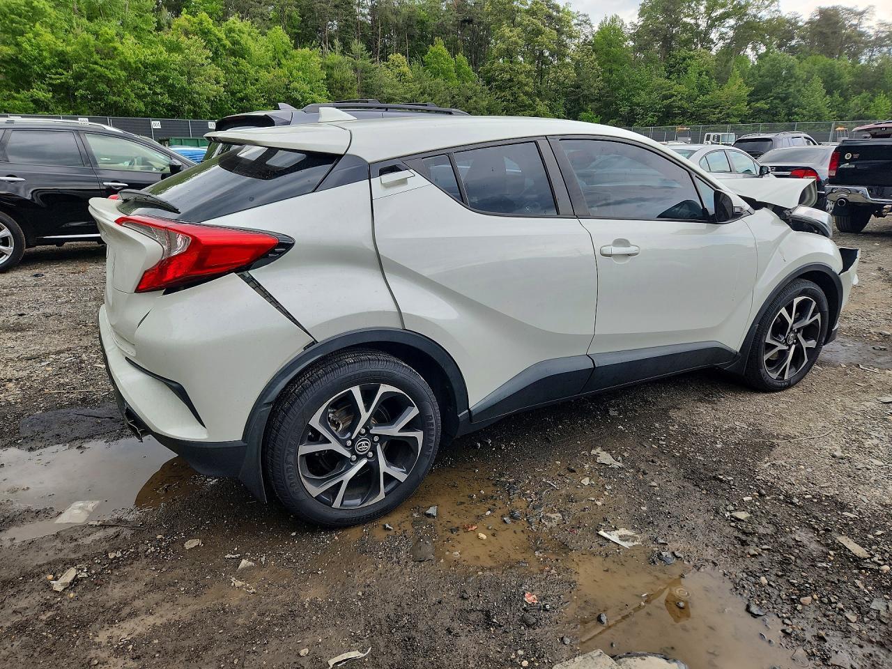 2018 Toyota C-Hr Xle Premium - Image 3