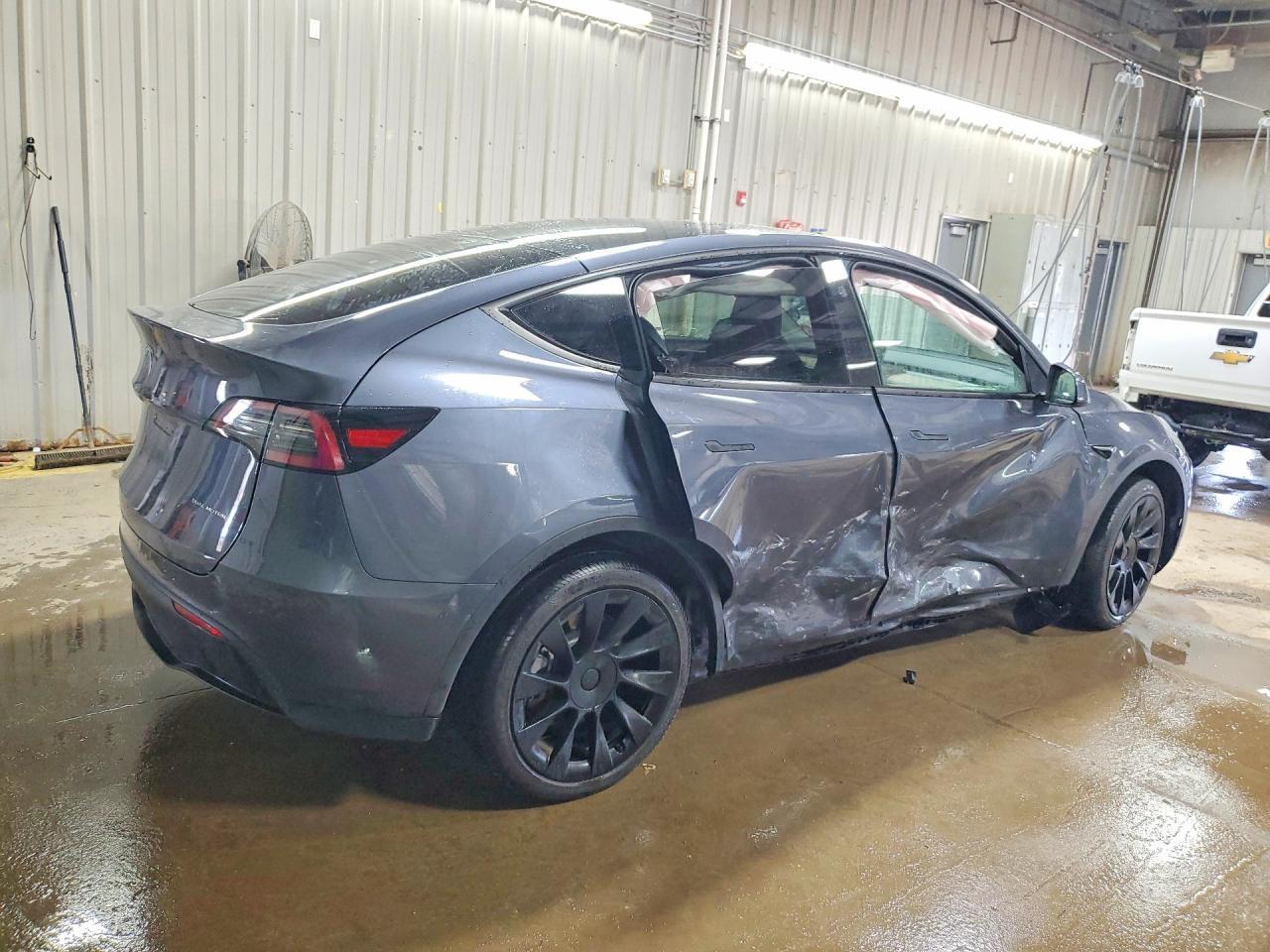 2023 Tesla Model Y - Фото 3