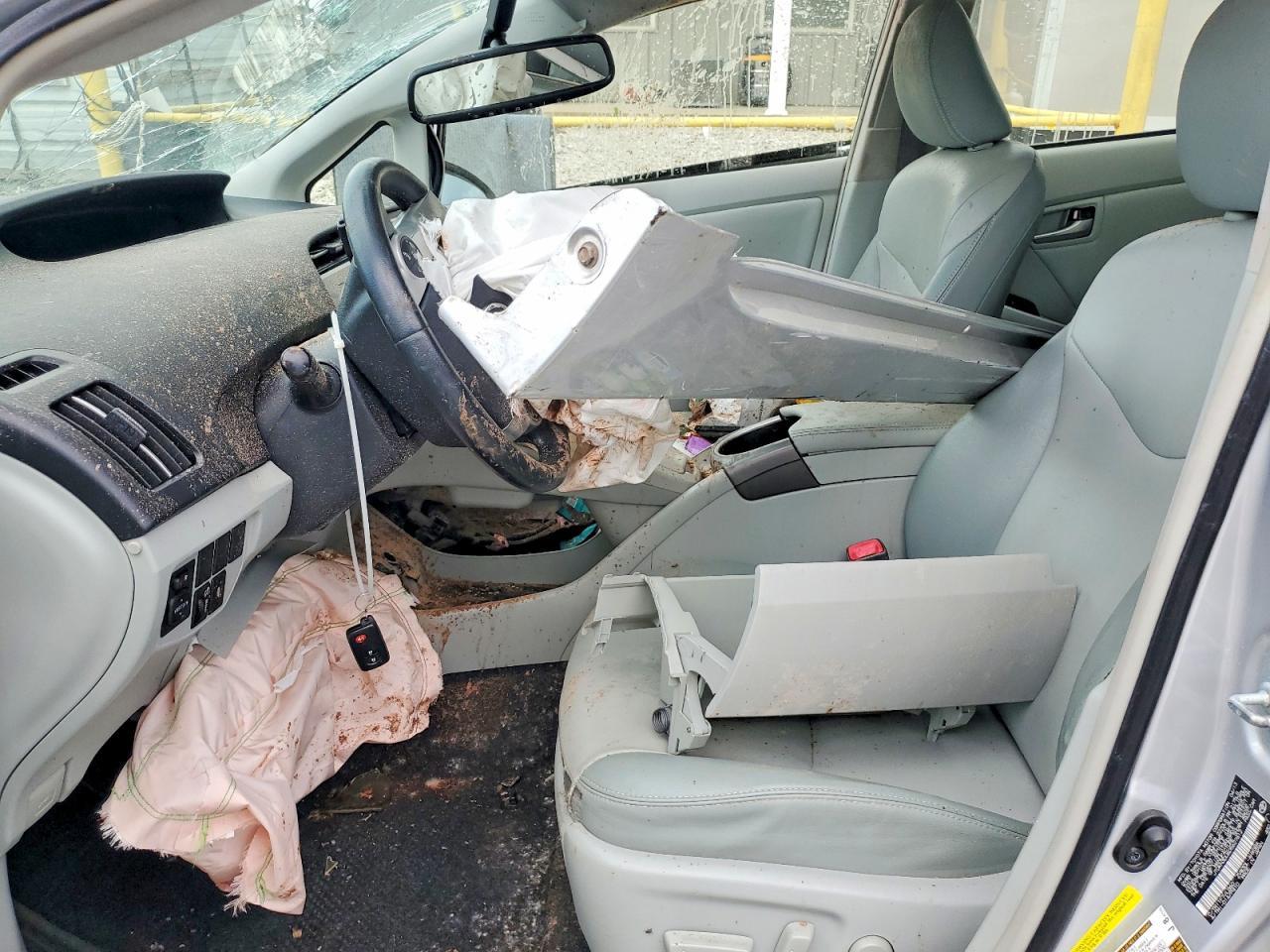 2013 Toyota Prius Four - Image 7