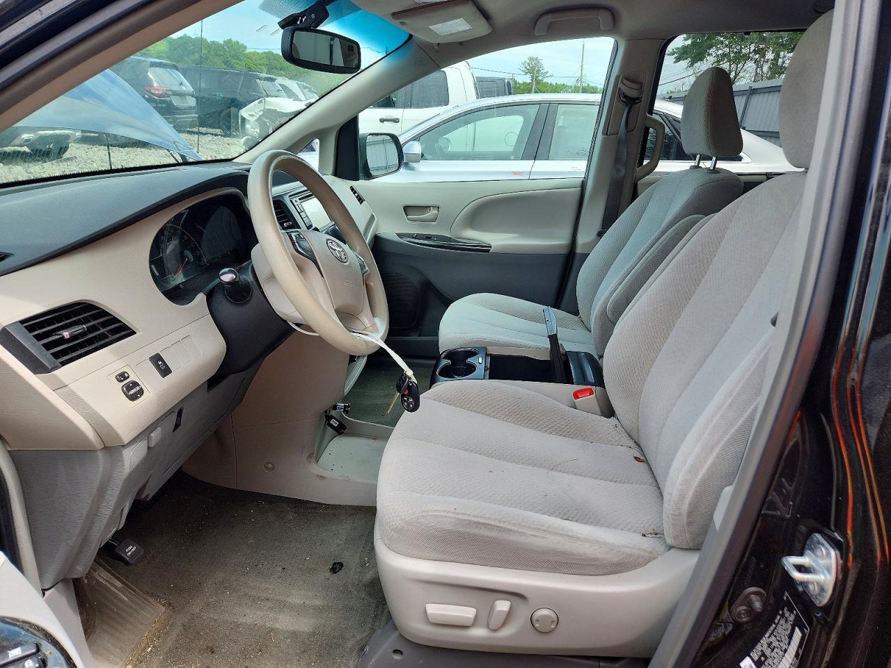 2014 Toyota Sienna Le - Image 7