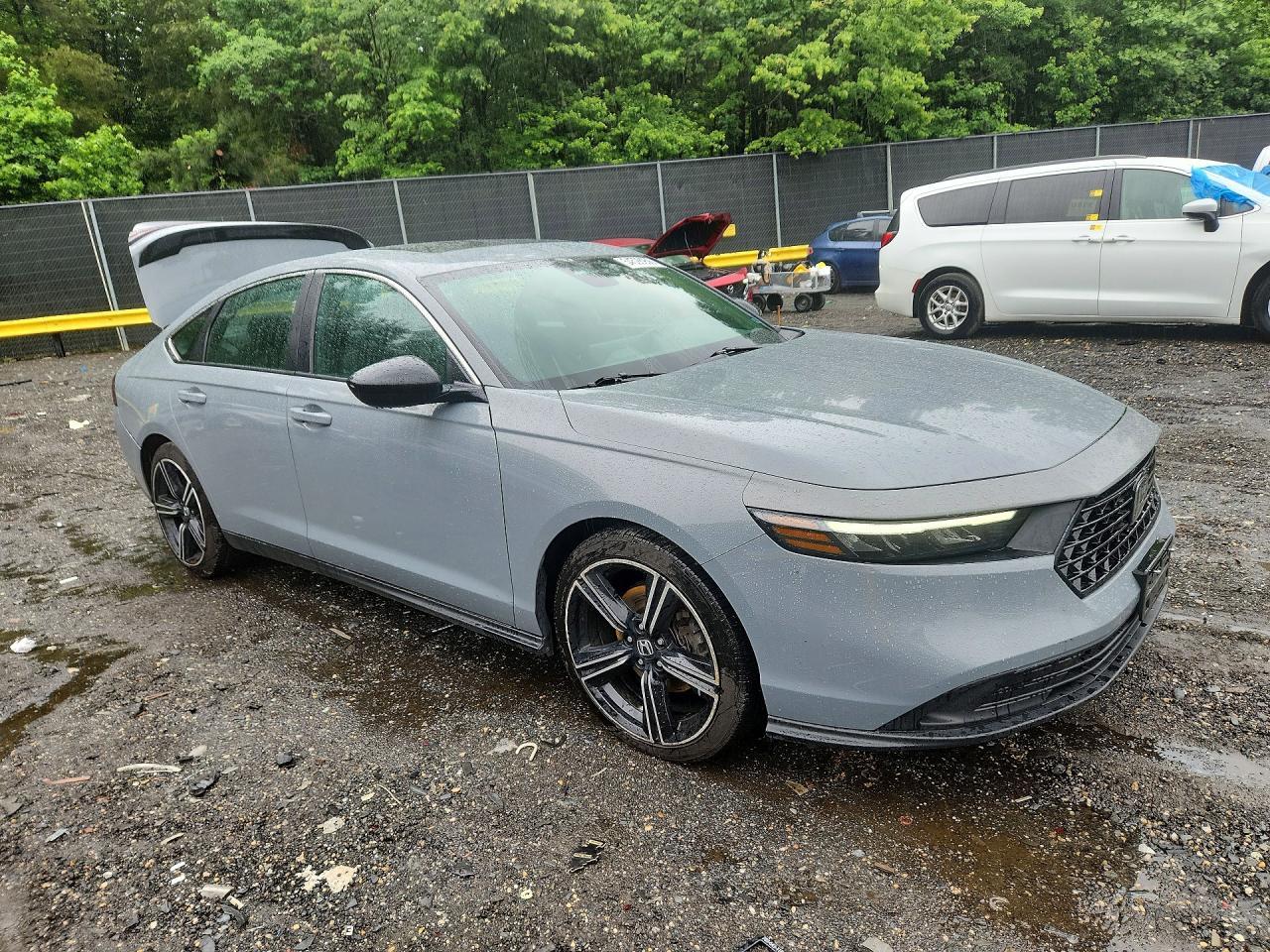 2023 Honda Accord Hybrid Sport - Image 4