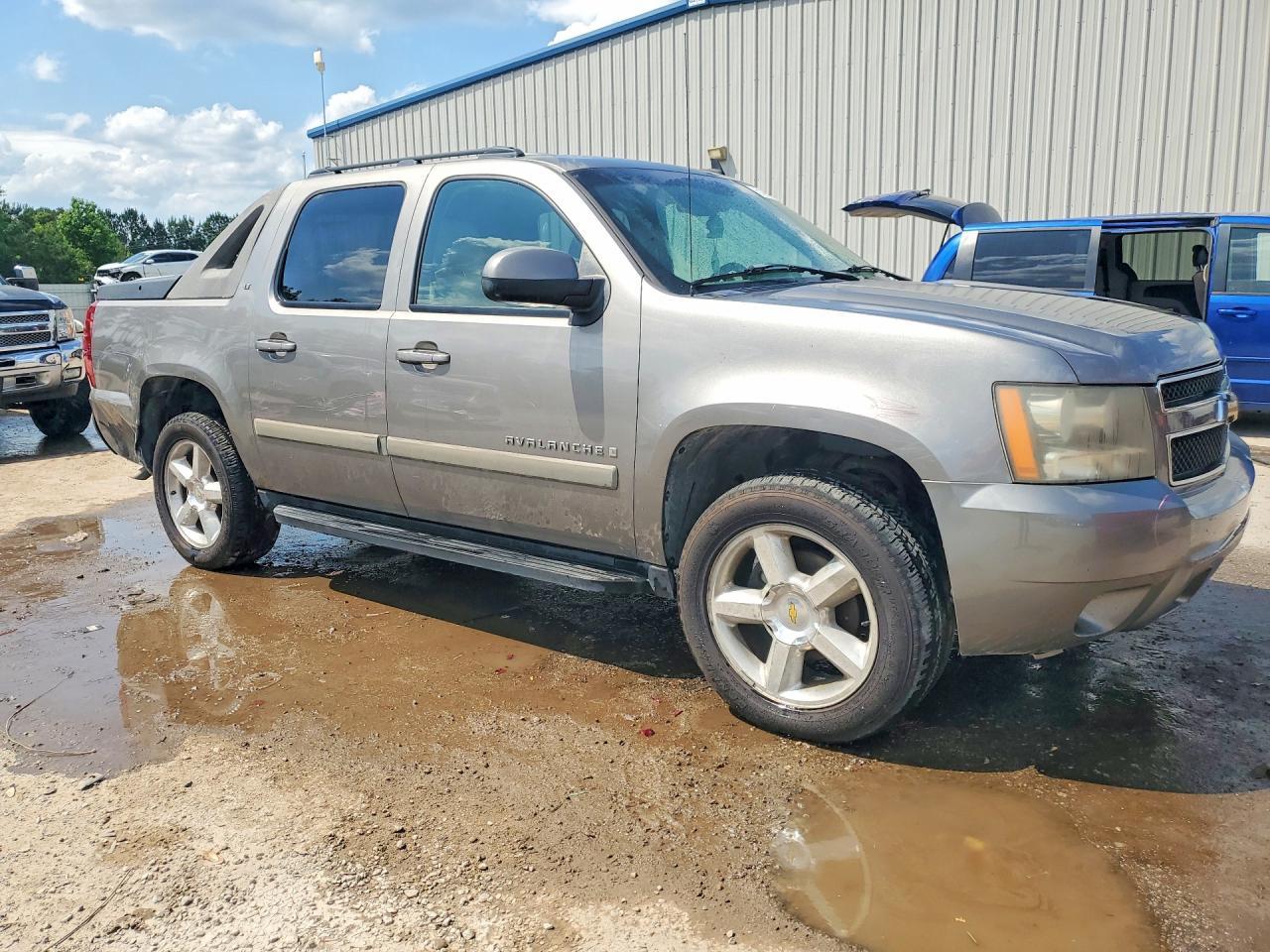 2007 Chevrolet Avalanche C1500 - Image 4